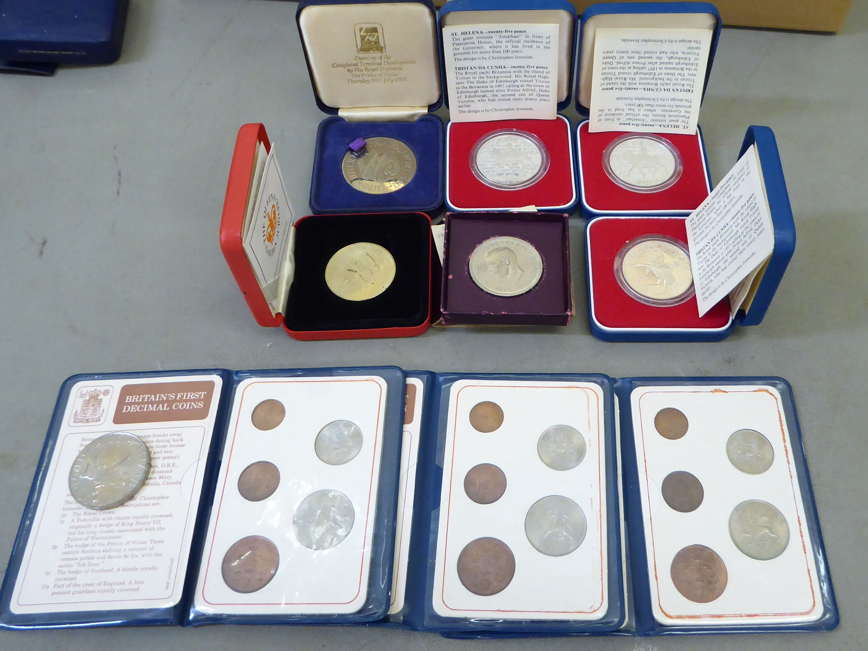 Two National Service medals; Royal Mint proof coins; Churchill crowns; and other loose coins - Image 3 of 5