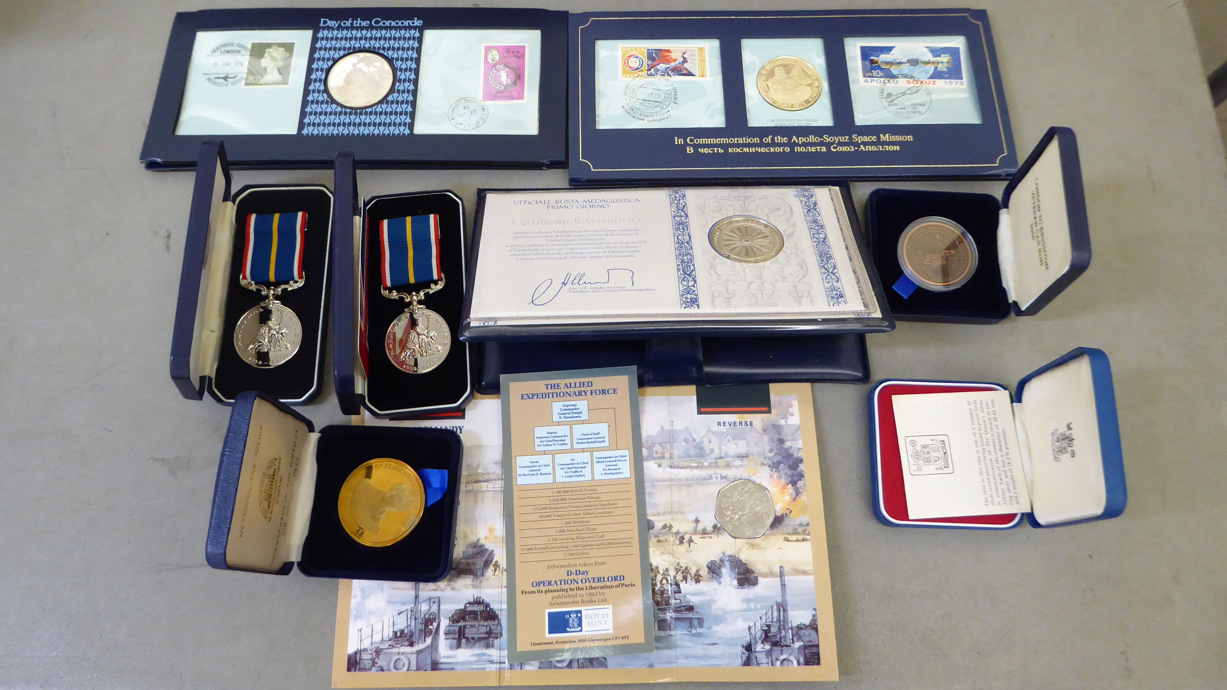 Two National Service medals; Royal Mint proof coins; Churchill crowns; and other loose coins - Image 2 of 5