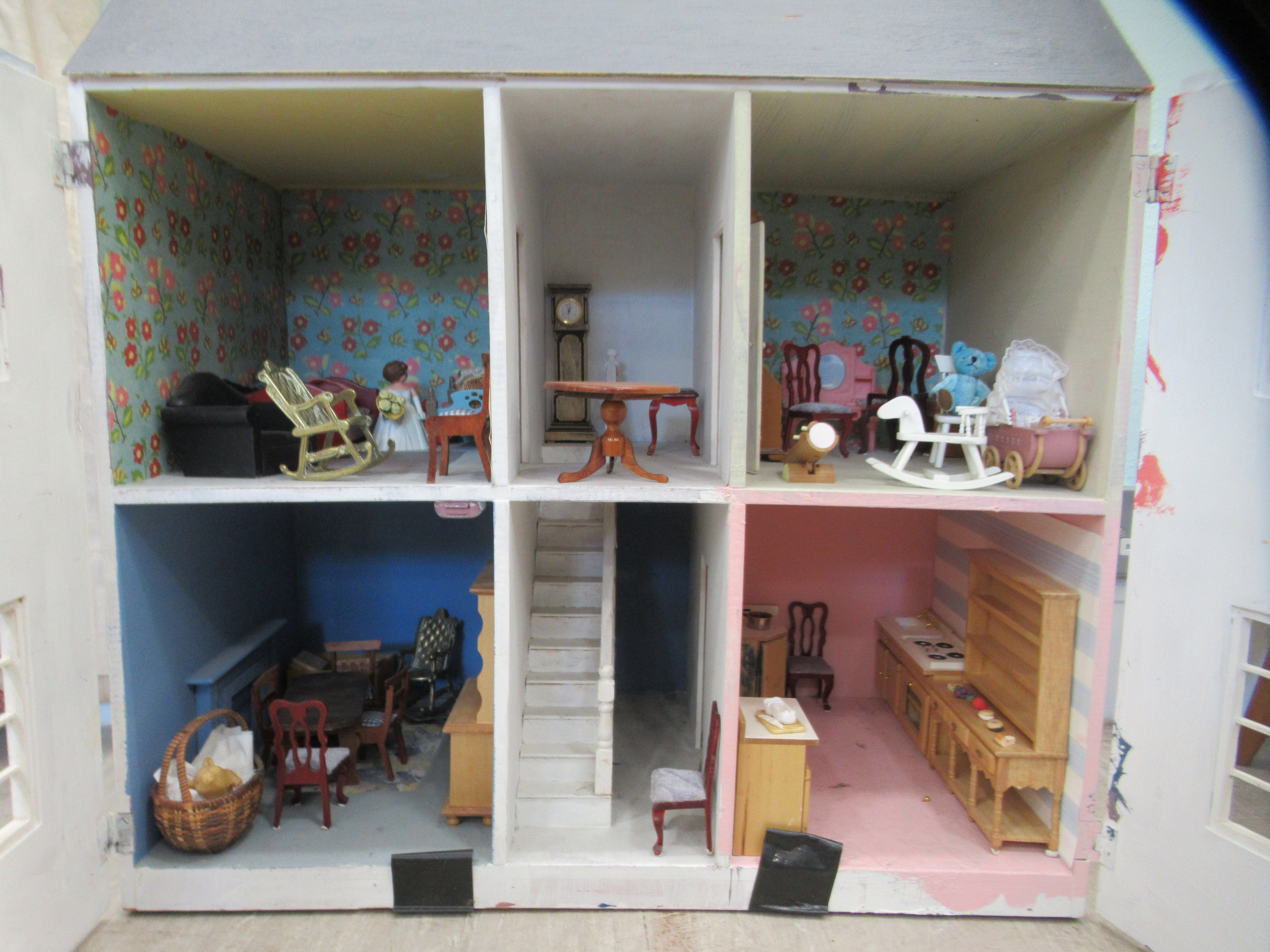 A mid 20thC white and grey painted dolls house  27"h  24"w with a small amount of dolls furniture - Image 2 of 5