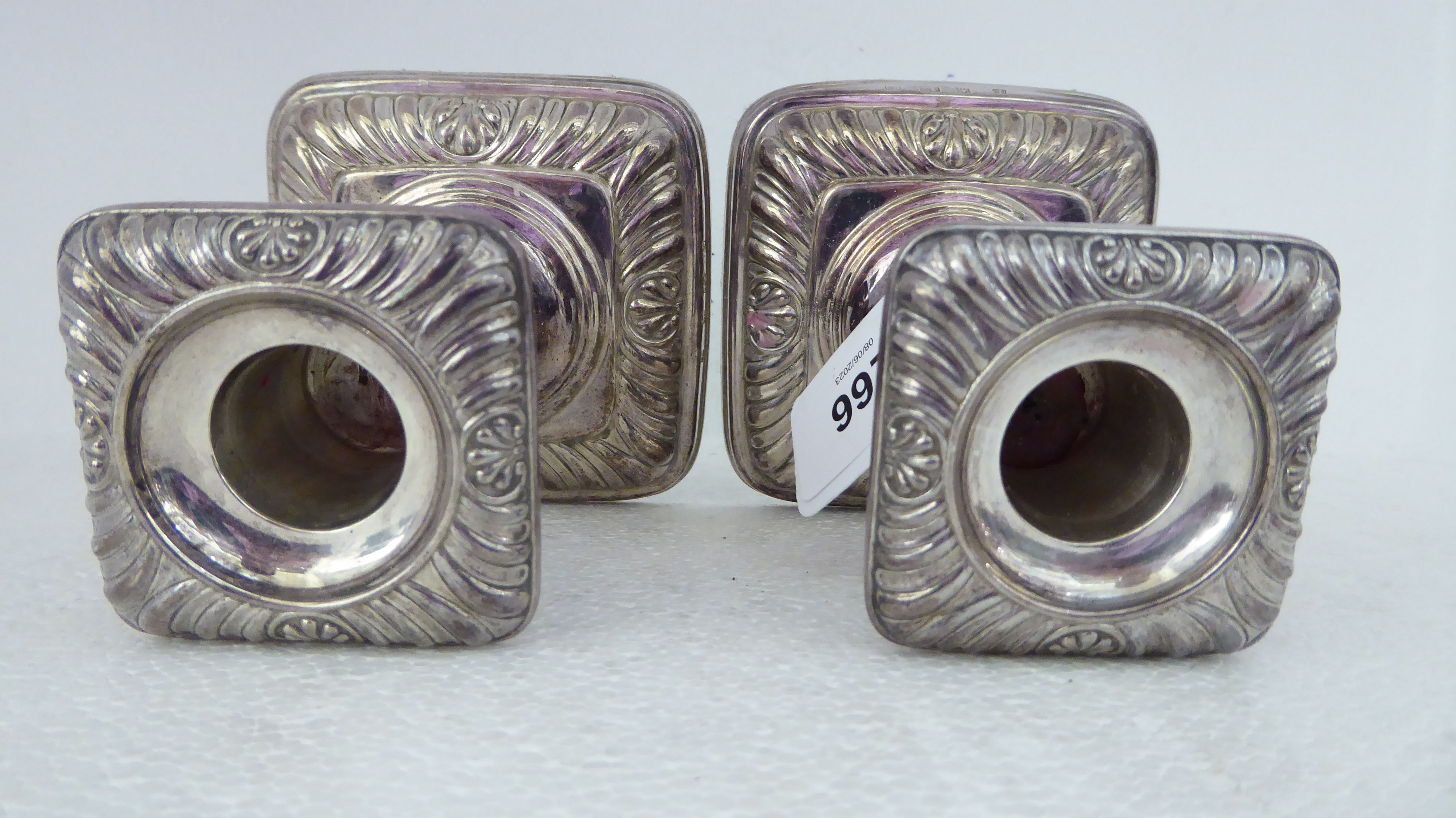 A pair of loaded silver candlesticks with embossed decoration  Birmingham 1987  4.5"h - Image 4 of 6