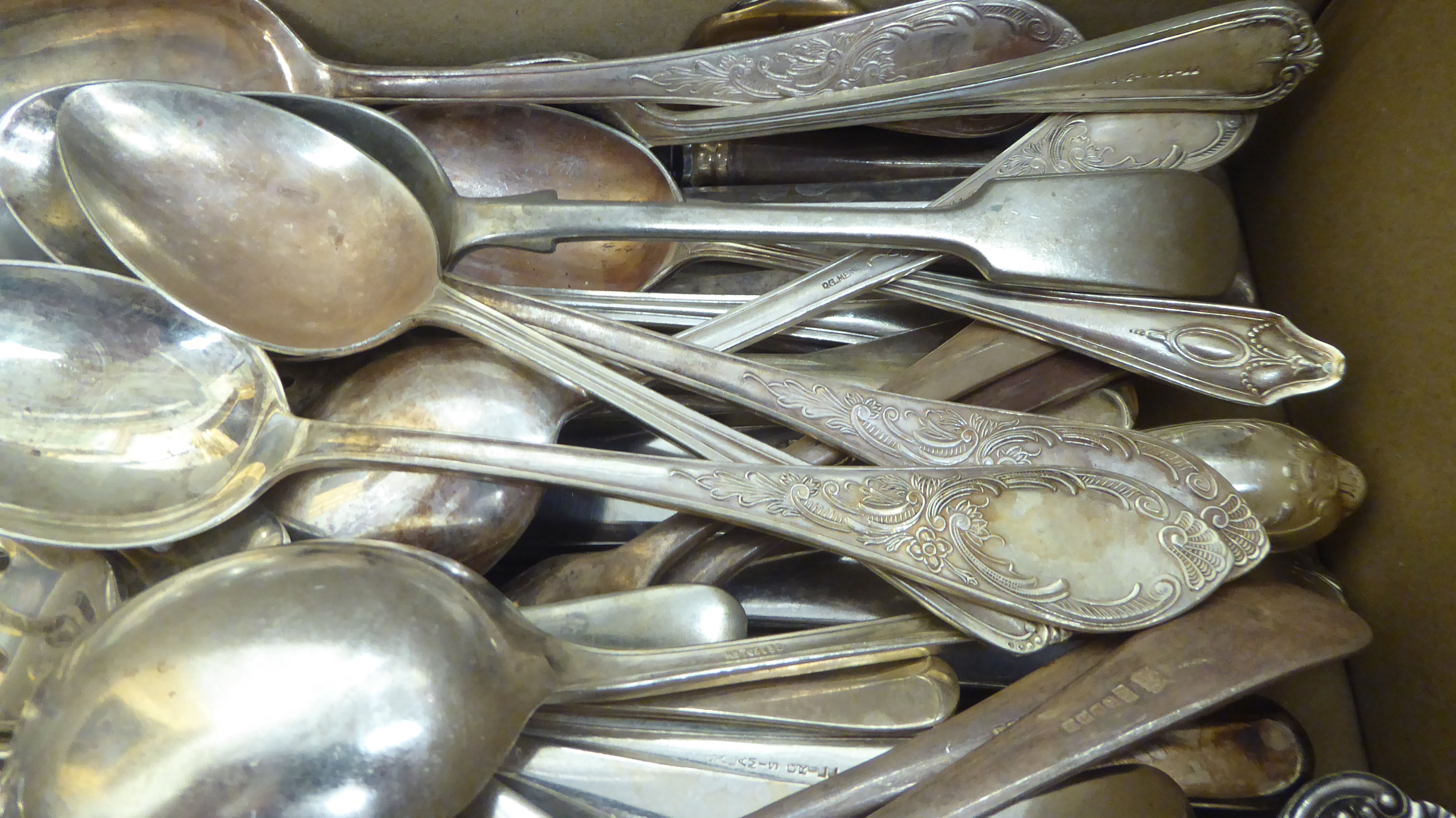 Various patterned silver plate and stainless steel bladed cutlery and flatware - Image 4 of 4