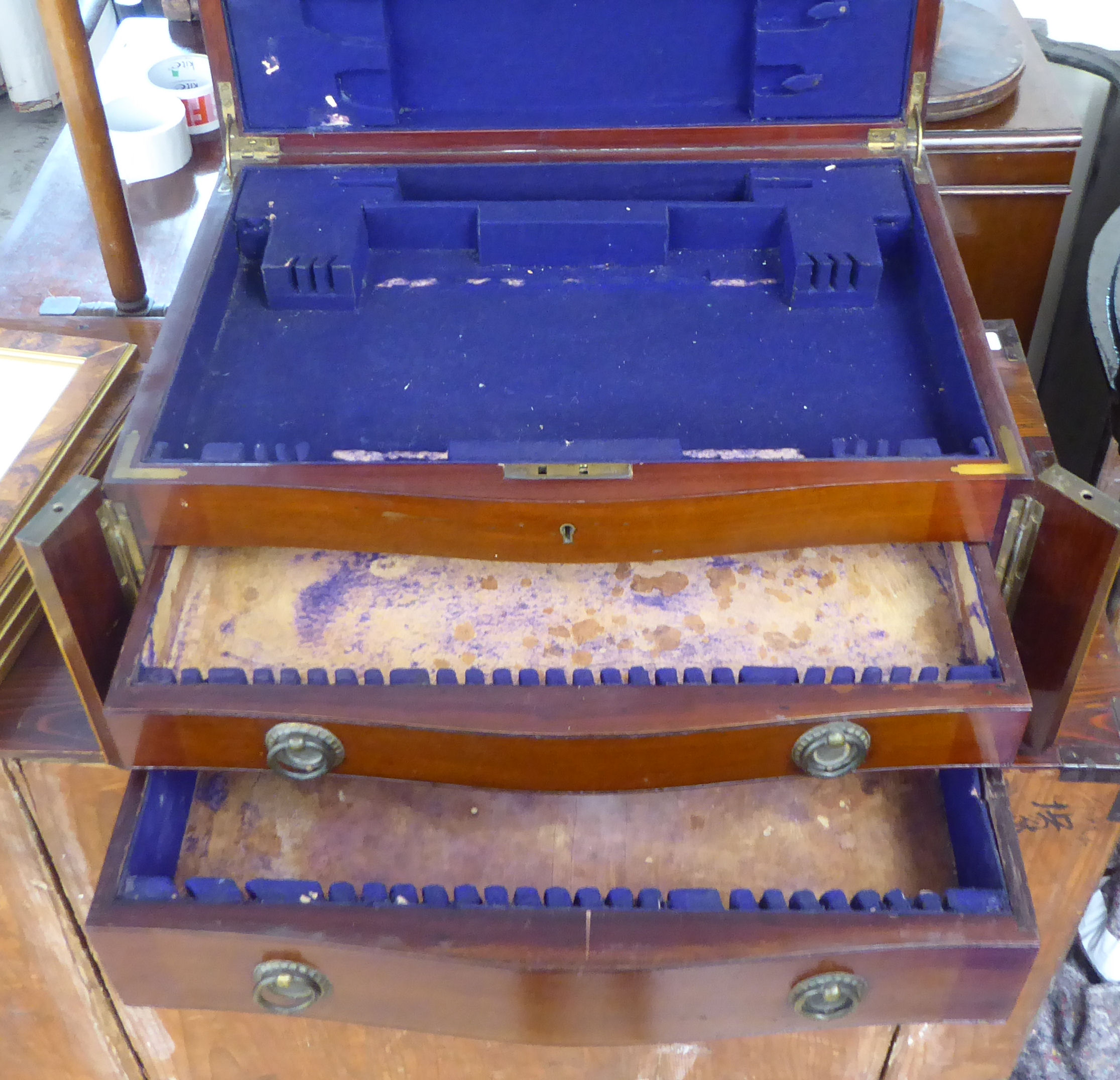 A circa 1910 string inlaid, crossbanded mahogany serpentine front, partially fitted, three drawer - Image 4 of 4