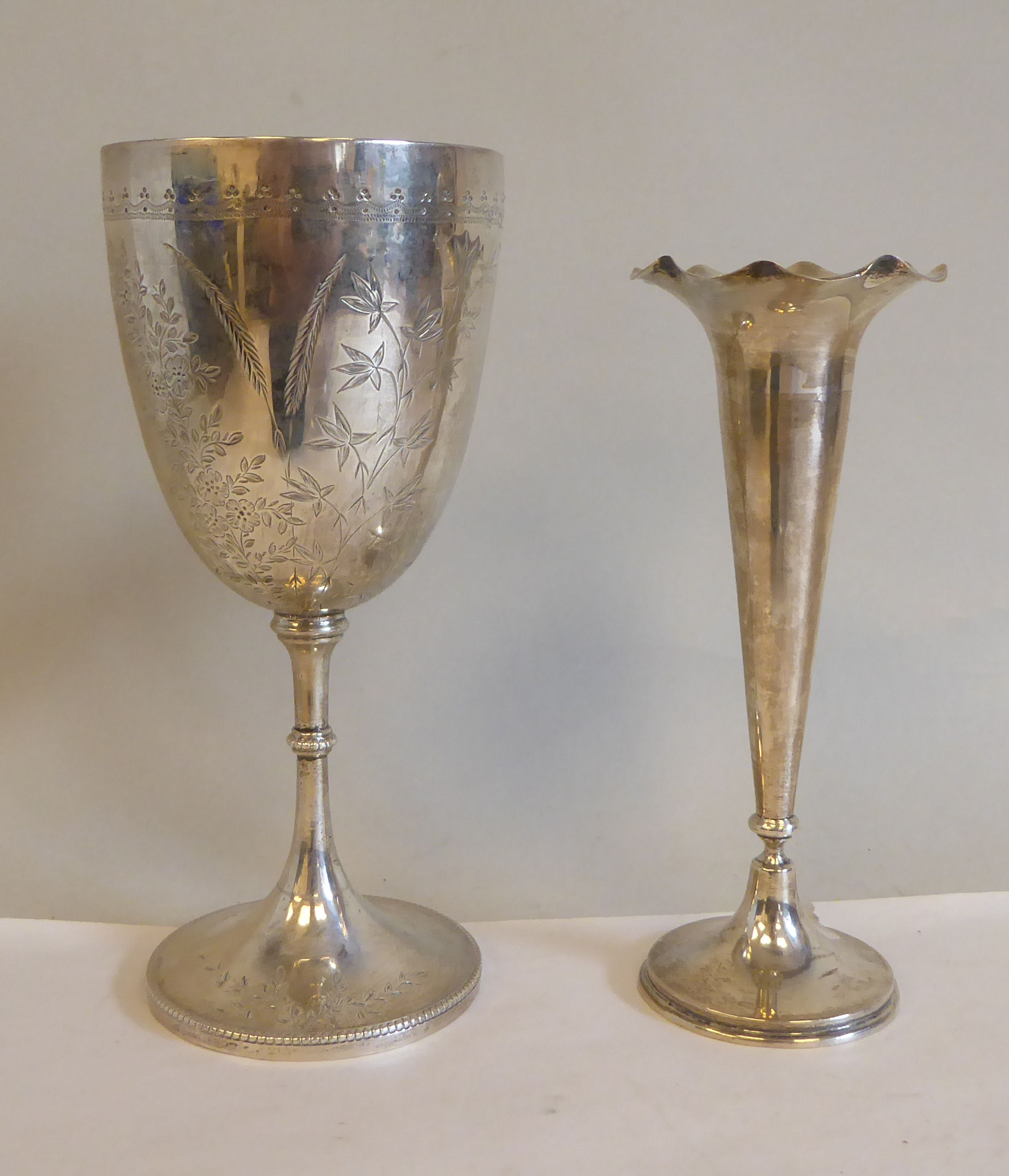 Uncollated coins, silver and white metal items: to include a photograph frame  3" x 3"; a goblet and - Image 6 of 6