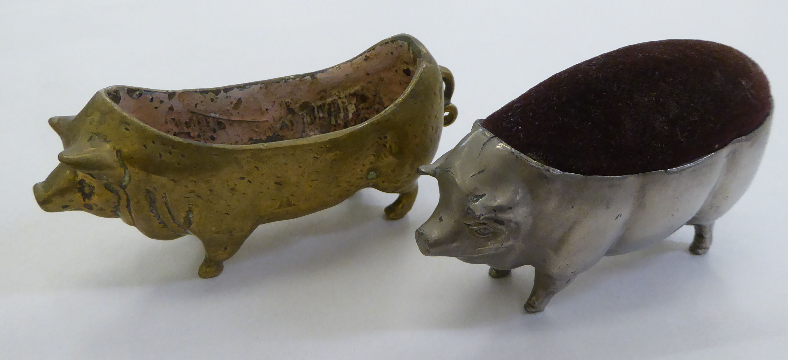 Six 20thC novelty pig themed items, viz. a measure, a vesta, a matchbox sleeve and others - Image 2 of 5