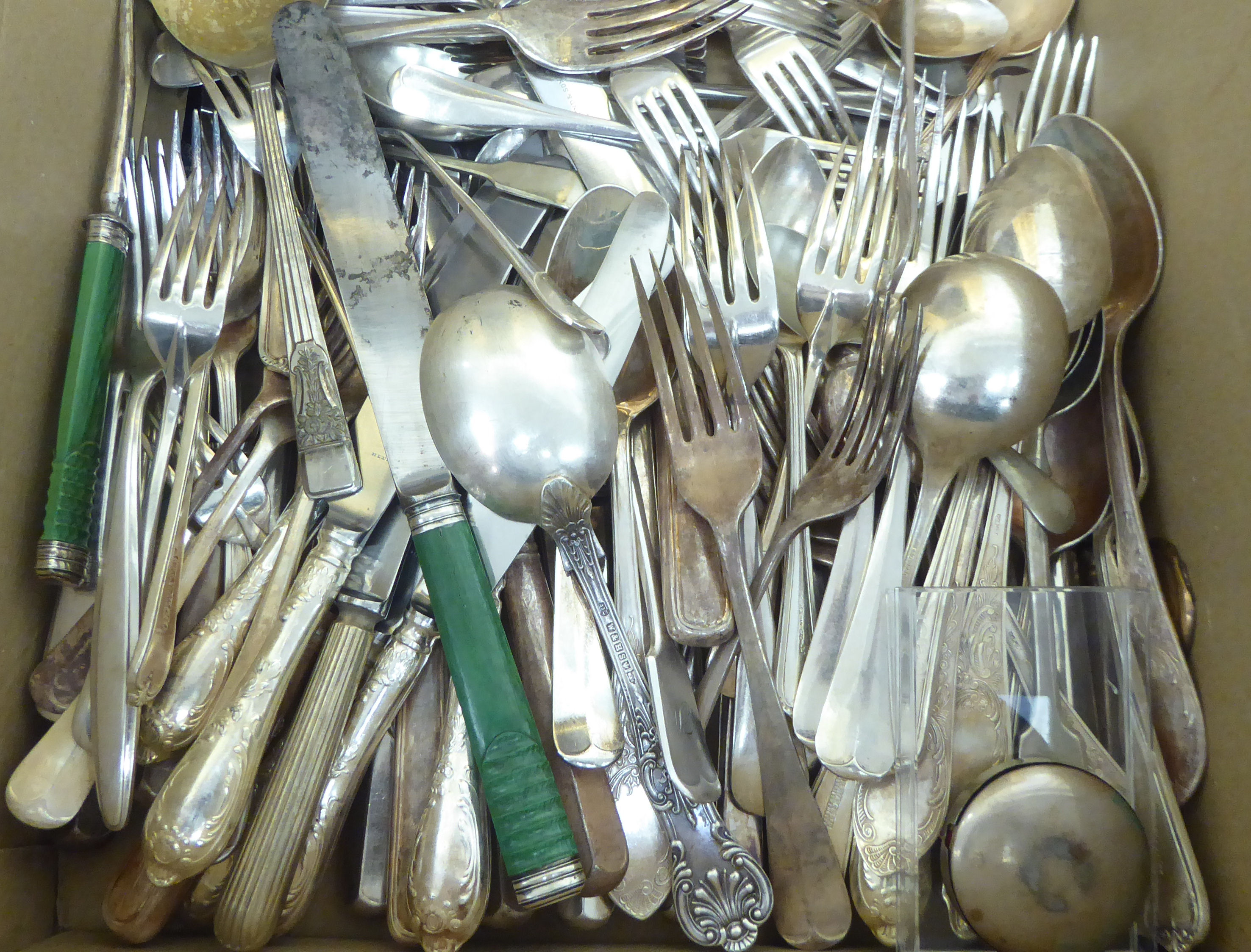 Various patterned silver plate and stainless steel bladed cutlery and flatware - Image 2 of 4