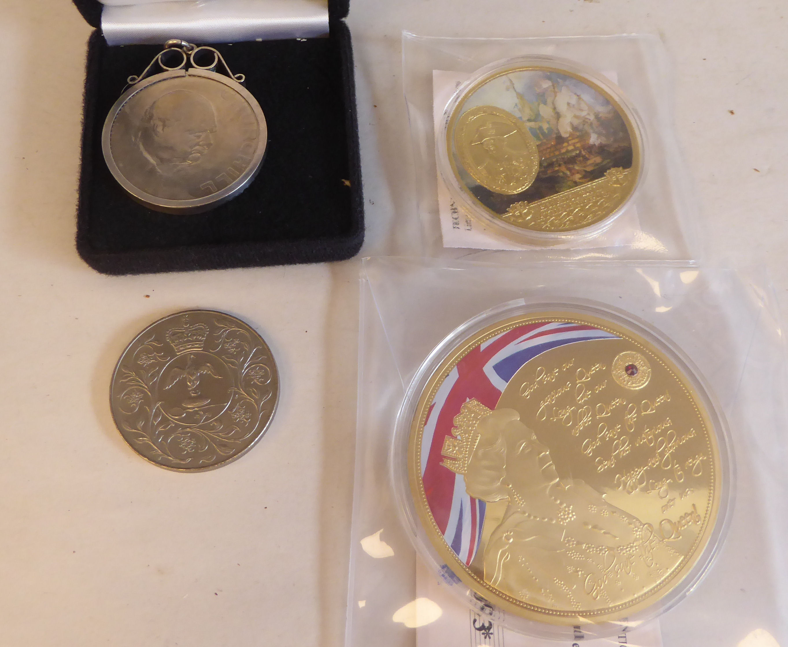 Uncollated coins, silver and white metal items: to include a photograph frame  3" x 3"; a goblet and - Image 5 of 6