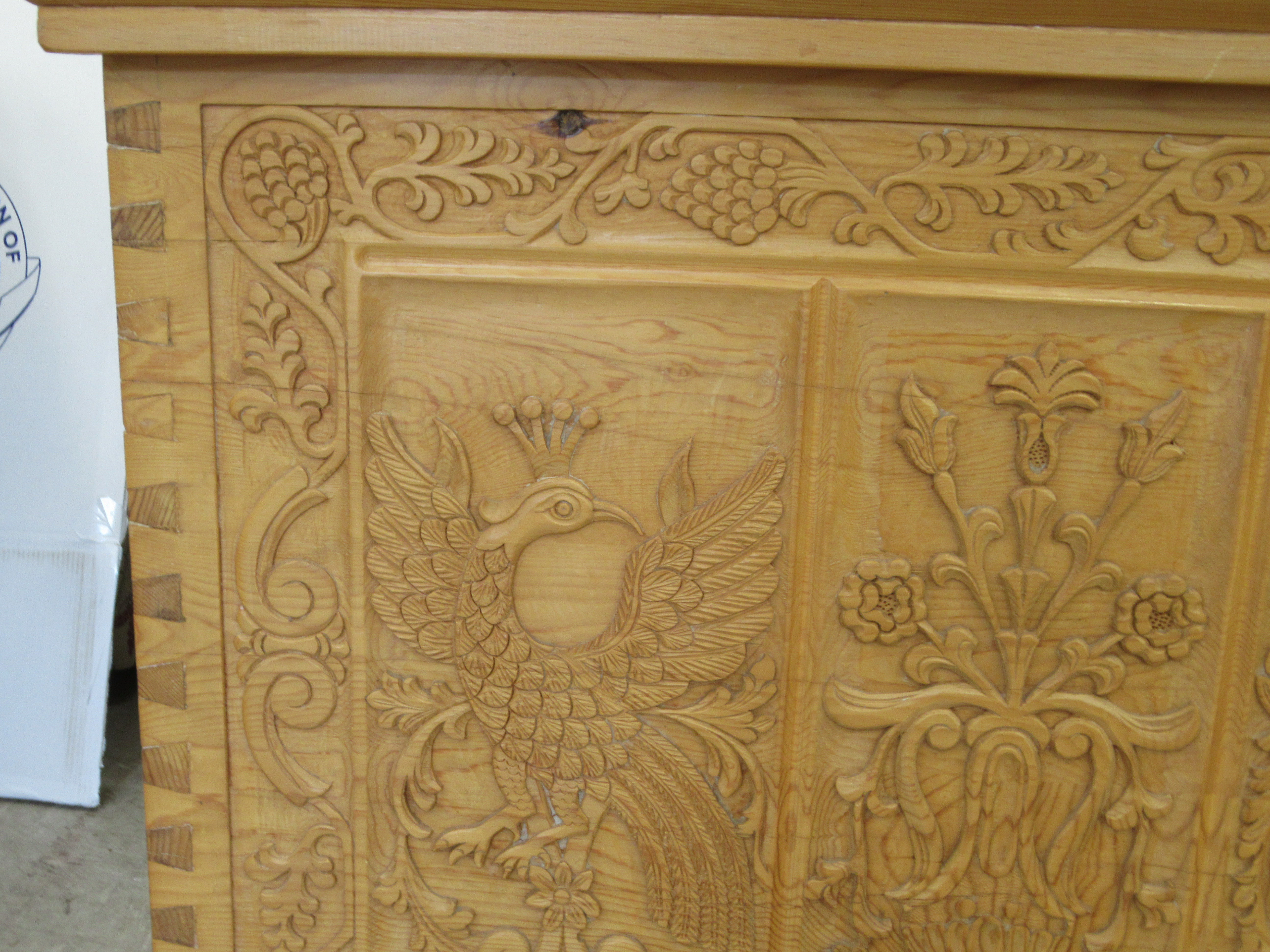 A modern Asian inspired pine blanket chest with straight sides and a hinged lid, over an exotic bird - Image 5 of 6