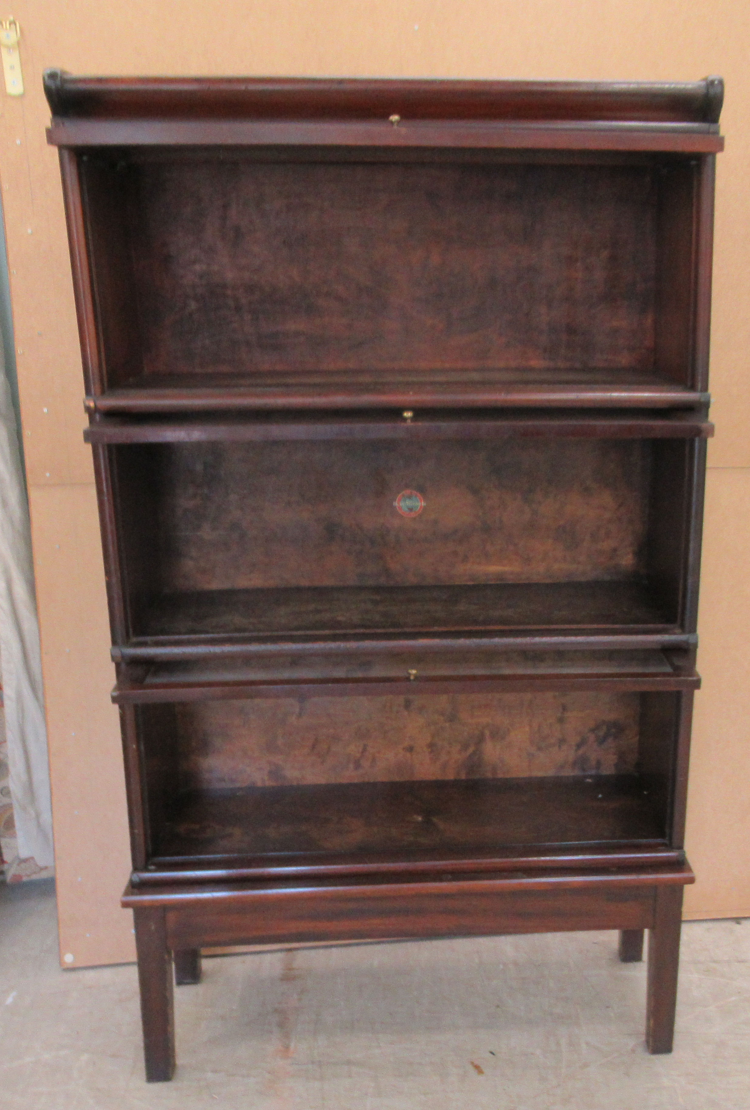 An early 20thC Globe Wernicke mahogany and glazed three section bookcase on stand, raised on - Image 4 of 5