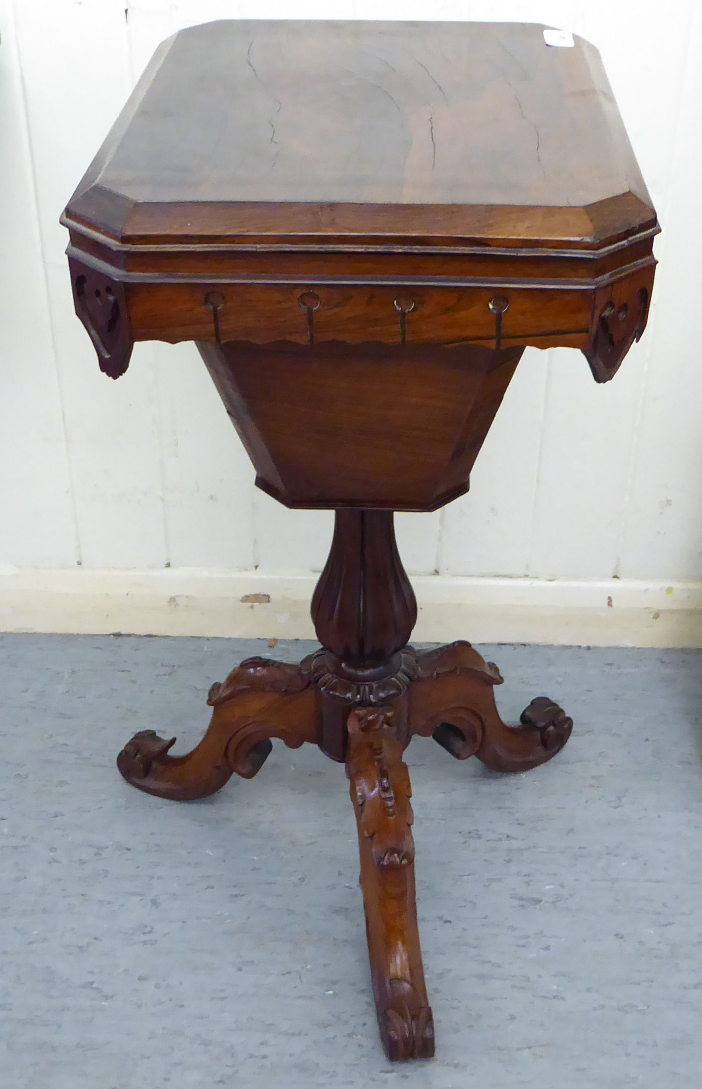 An early Victorian rosewood sewing table, the rectangular box top with canted corners and a - Bild 2 aus 7