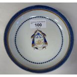 An 18thC Chinese porcelain saucer dish, decorated in blue and white with gilding, featuring a