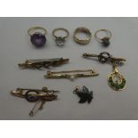 Gold and yellow metal items of personal ornament: to include bar brooches and a 9ct bi-coloured gold