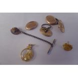 Gold and yellow metal items: to include a pair of tablet design cufflinks