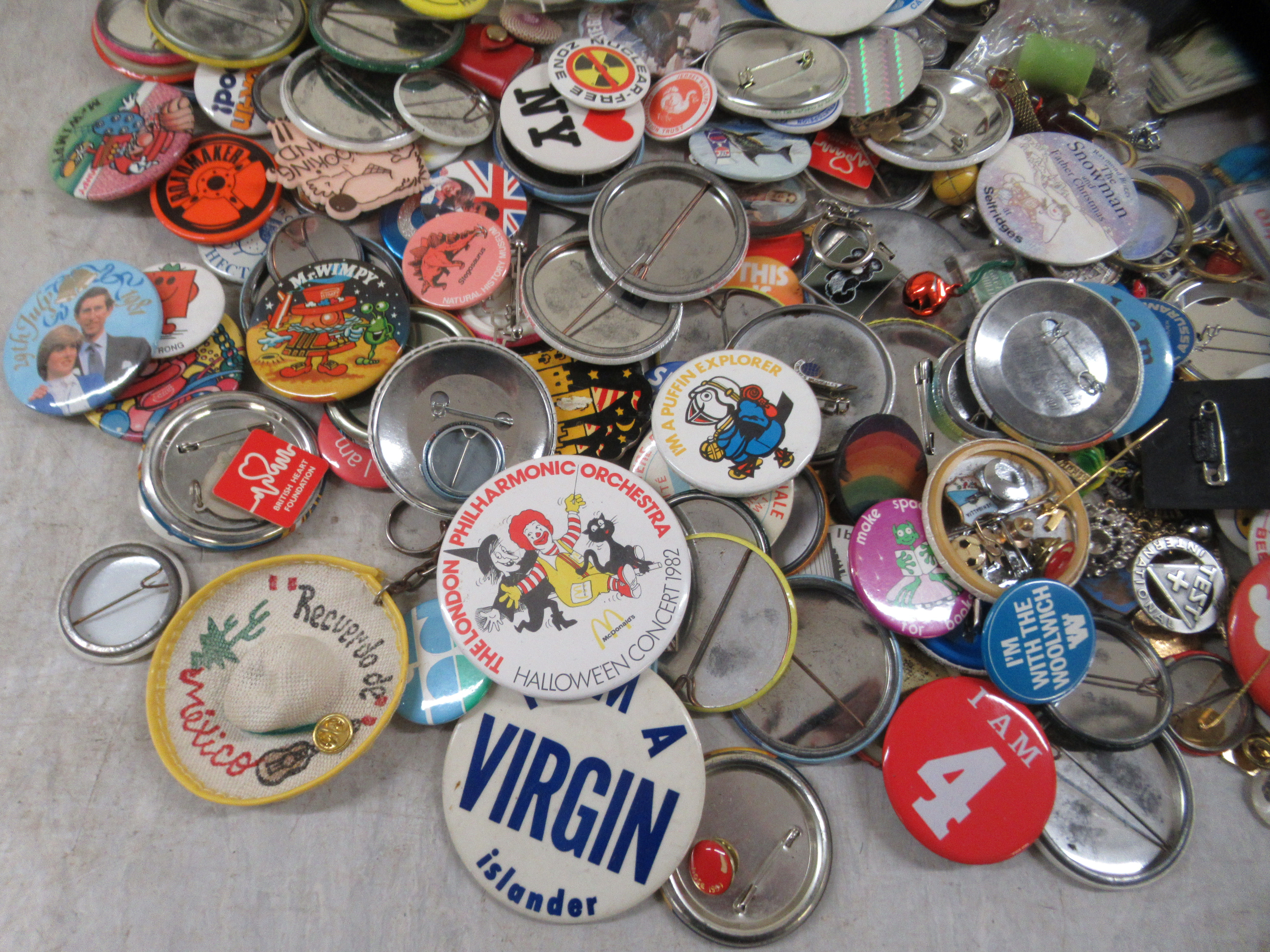 A collection of variously themed badges and keyrings - Image 2 of 6