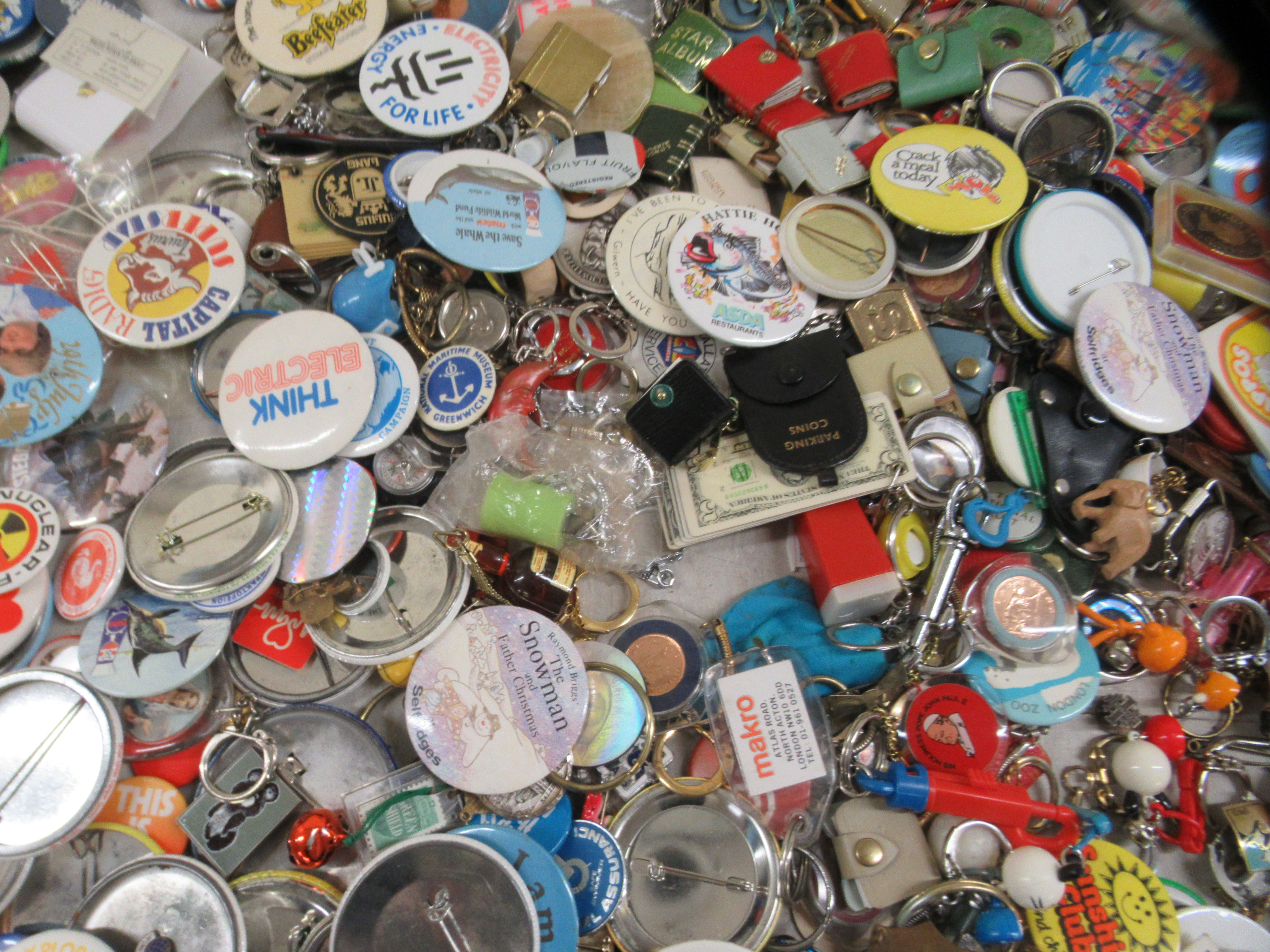 A collection of variously themed badges and keyrings - Image 4 of 6