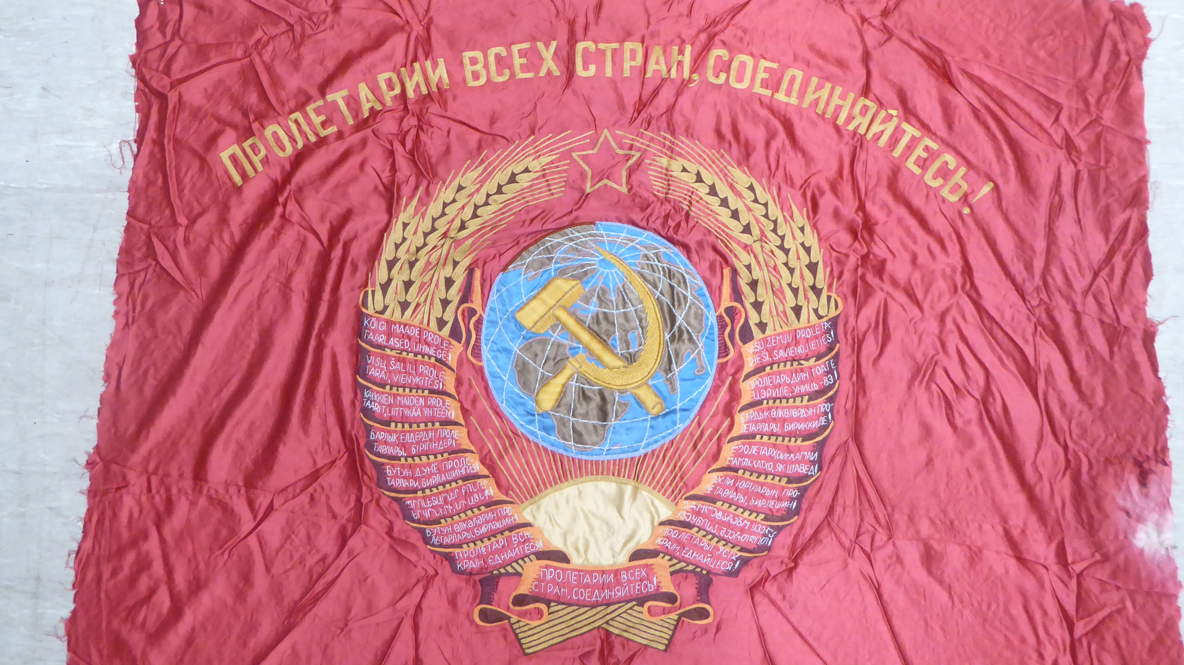 A tapestry banner, depicting head and shoulders portraits of the two Soviet revolutionaries, - Image 3 of 8