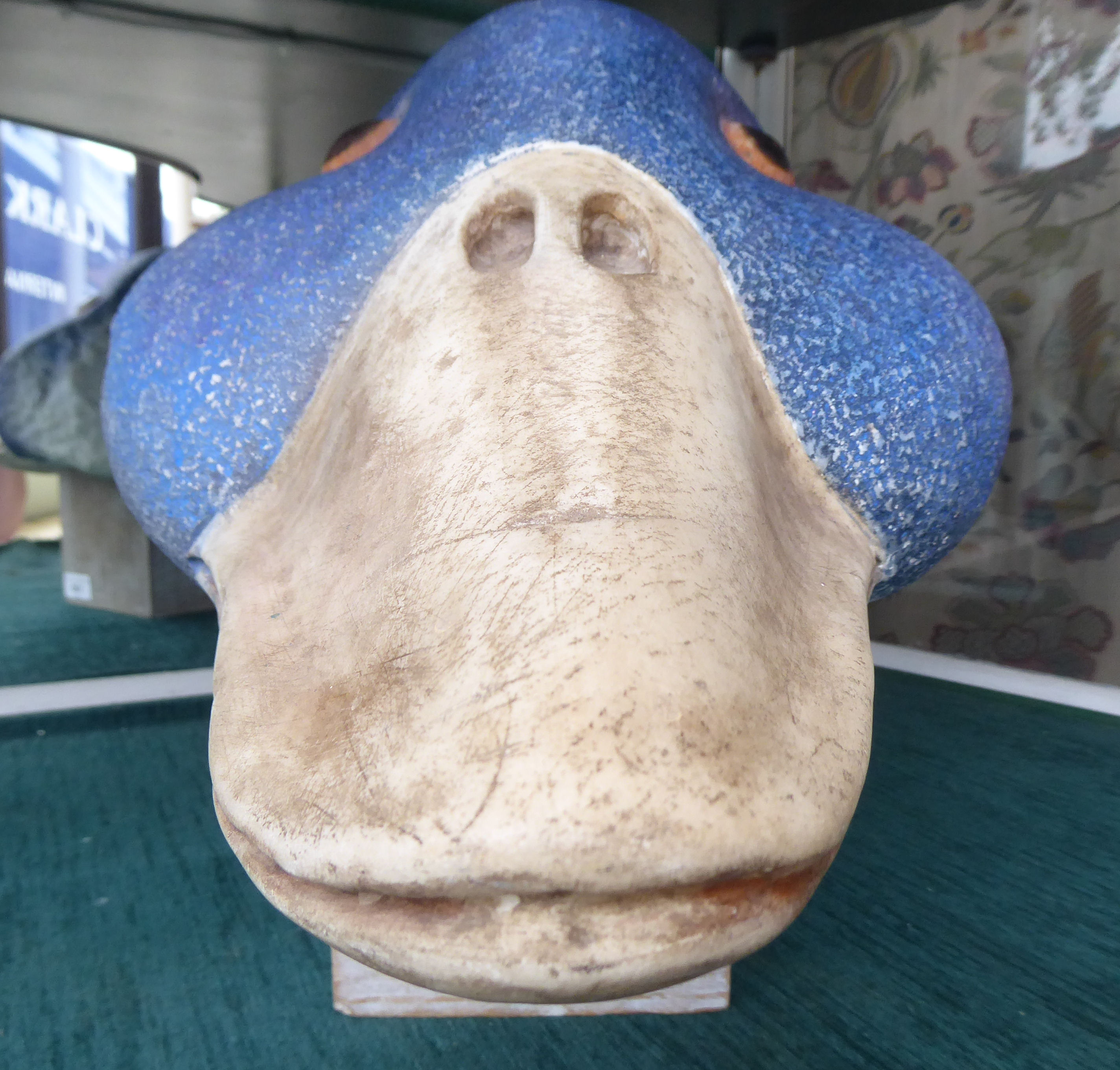 Attributed to Jean-Marie Fiori - a caved and painted marble sculpture, a duck's head, on a wooden - Image 2 of 7