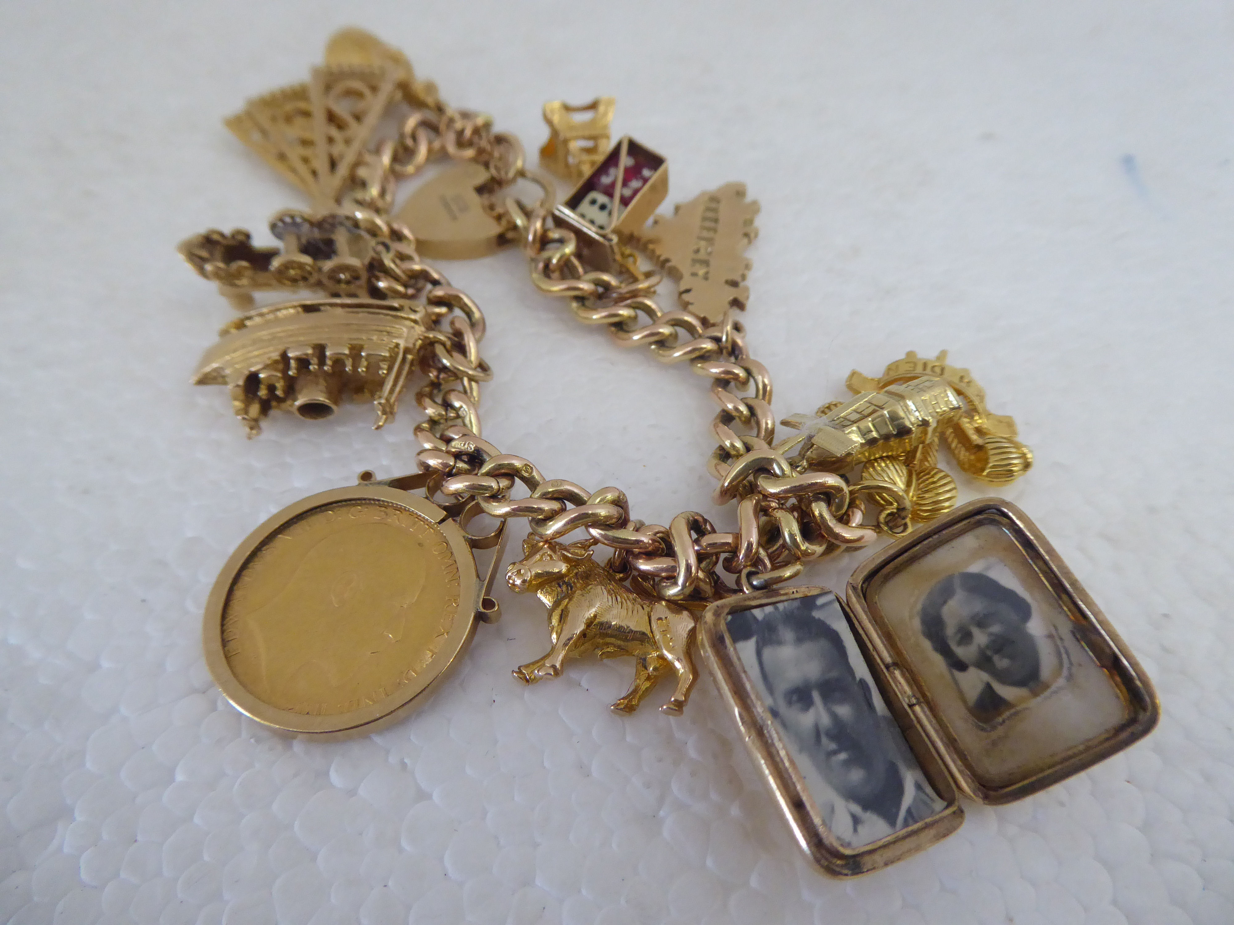 A 9ct gold bracelet with eleven 9ct gold and yellow metal charms; and an Edward VII half- - Image 3 of 4