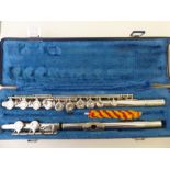 A Yamaha YF L 21 N flute, in a fabric lined hard case