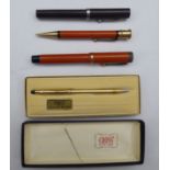 A Parker Duofold fountain pen and matching propelling pencil with amber coloured barrels; and a