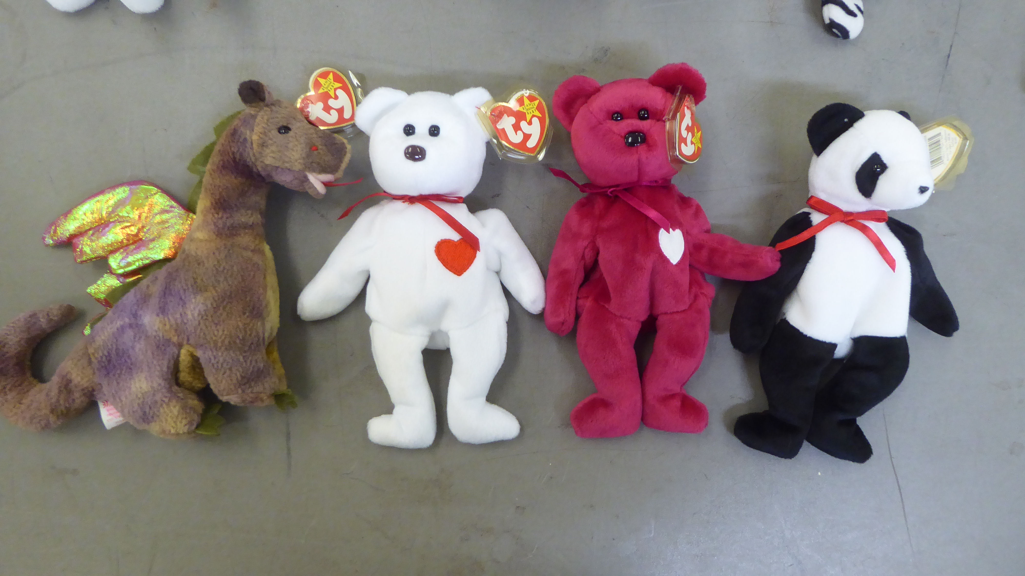 Twenty five Beanie Babies Teddy bears and animals: to include a wolf - Image 3 of 6