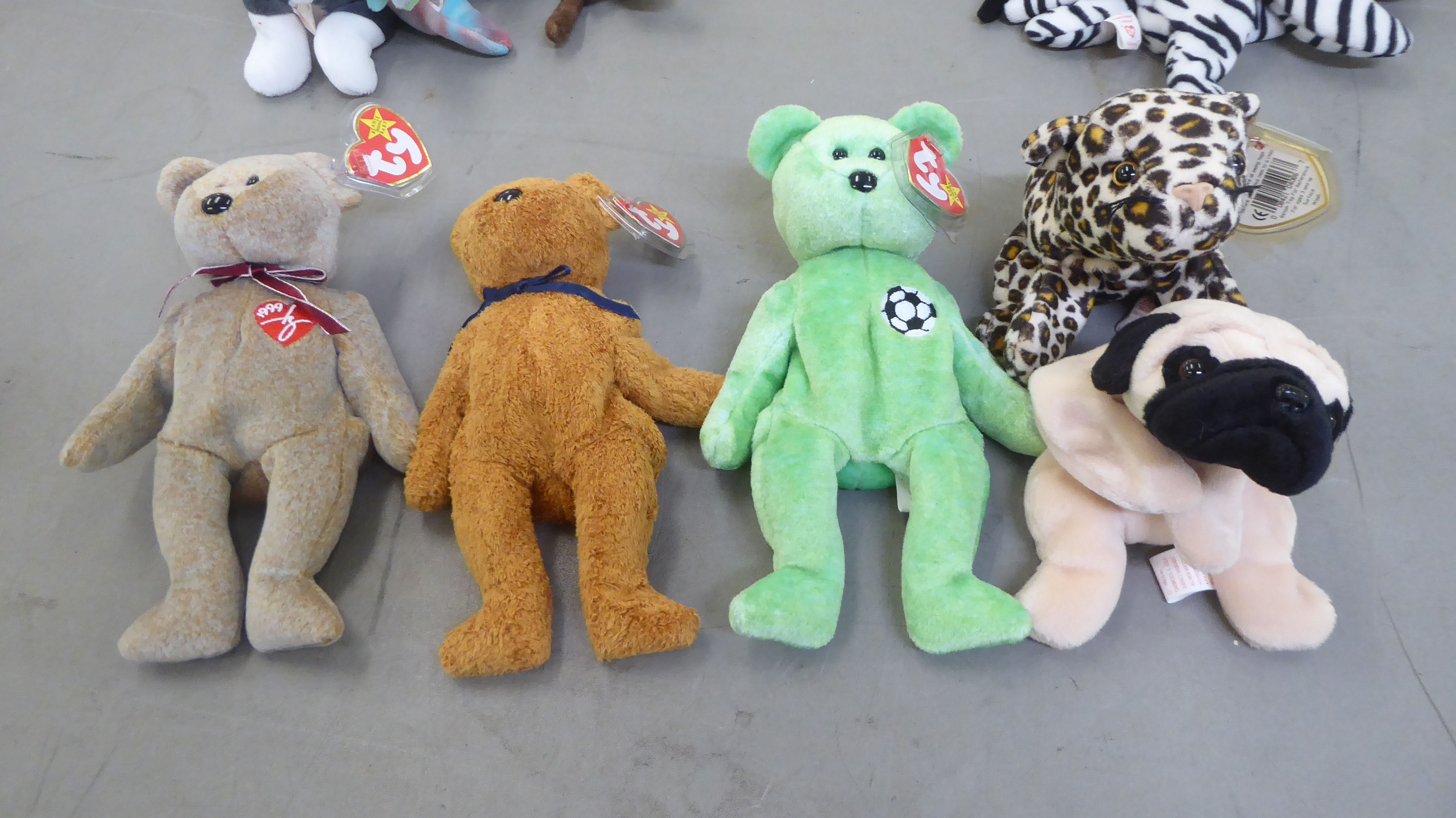 Twenty five Beanie Babies Teddy bears and animals: to include a wolf - Image 5 of 6