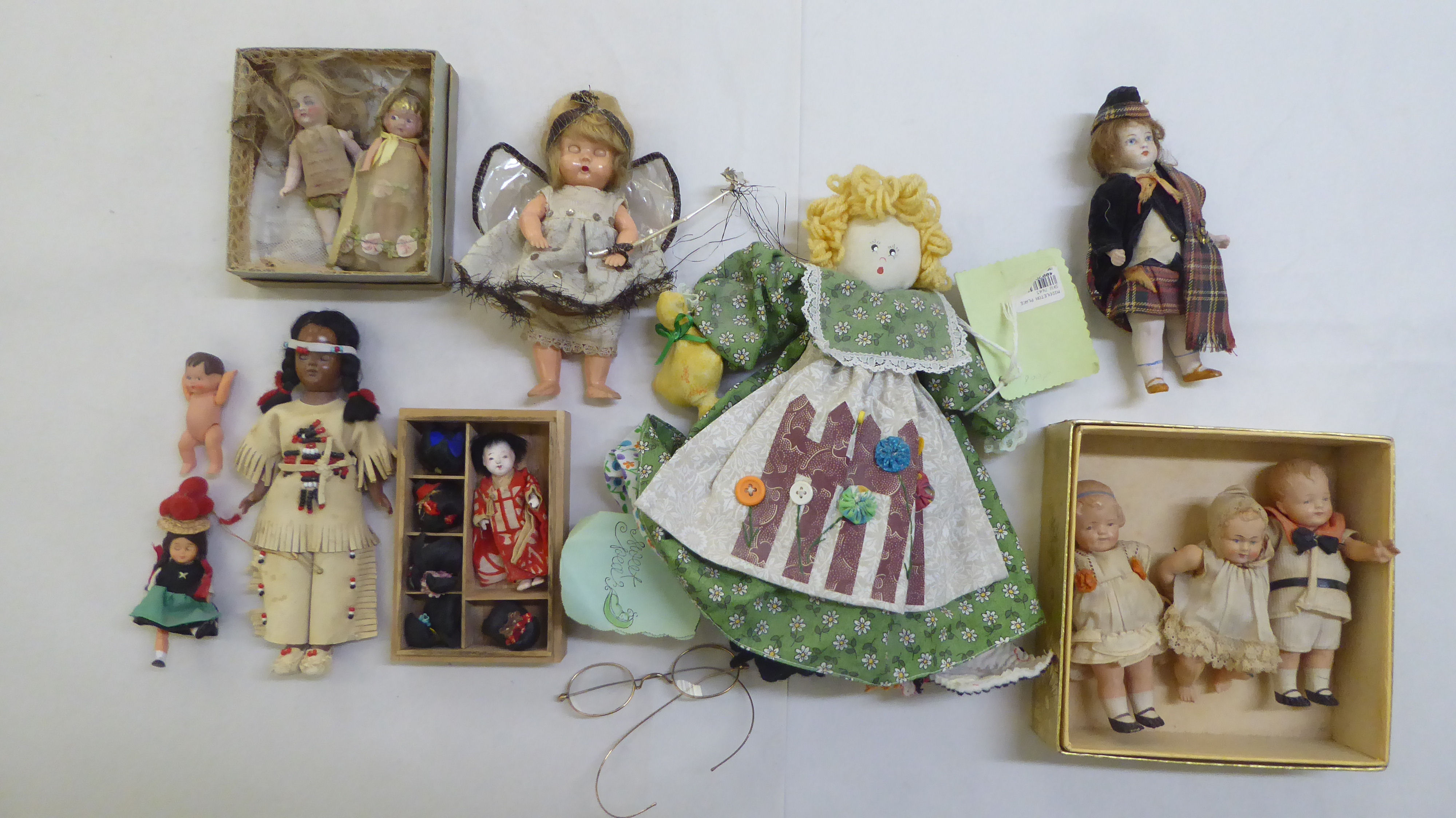Miniature felt, rag and similar small dolls in various costumes - Image 2 of 2