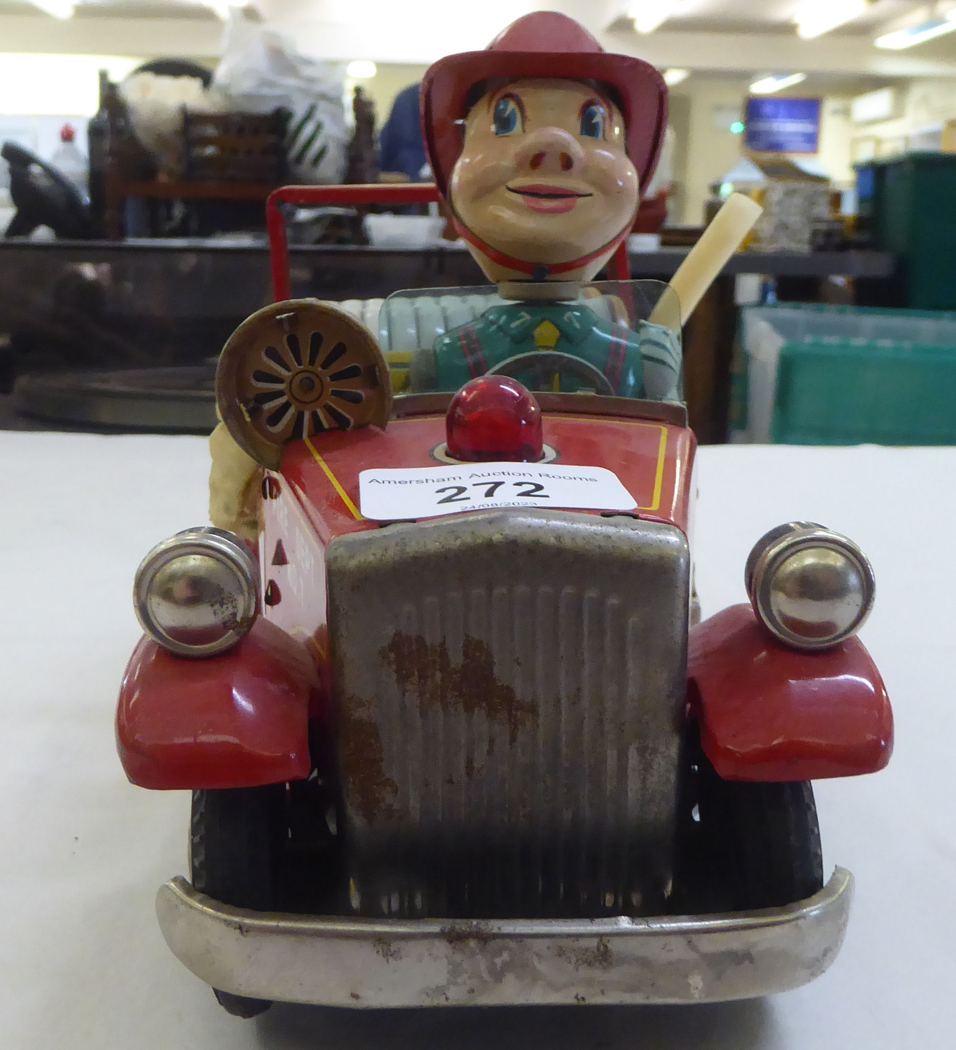 A 1960s Japanese battery powered tinplate model fire engine - Image 5 of 5