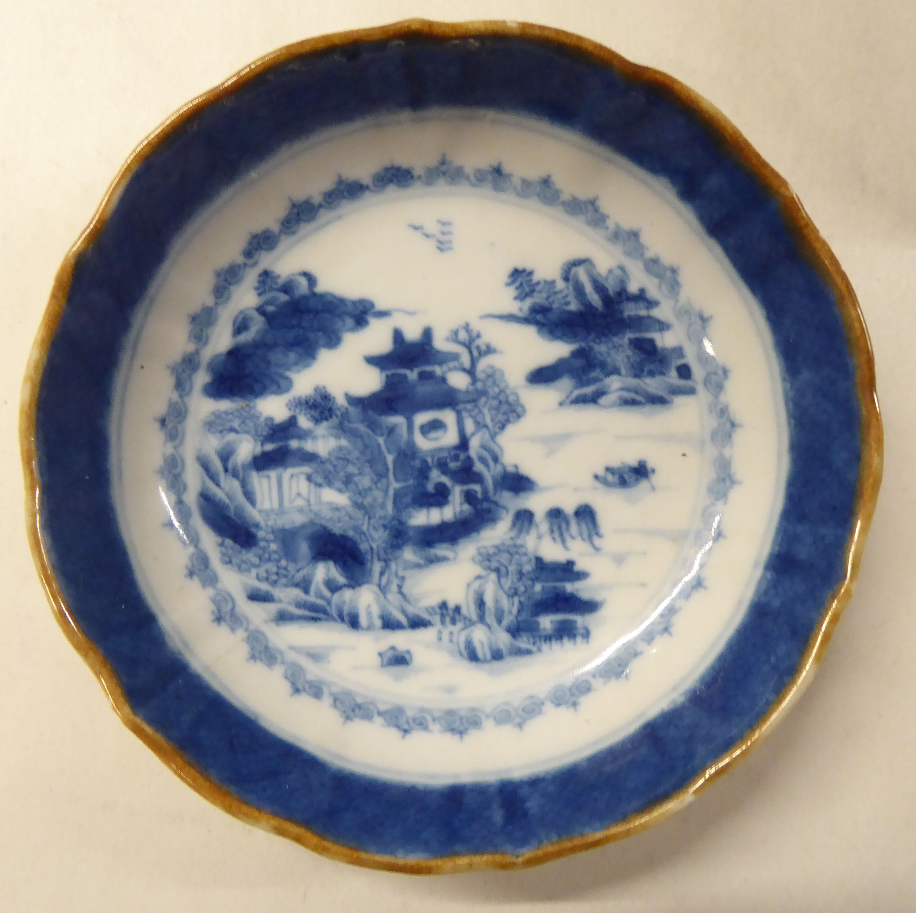 18th & 19thC Chinese porcelain collectables: to include a dish, decorated with flora and insects - Image 3 of 10