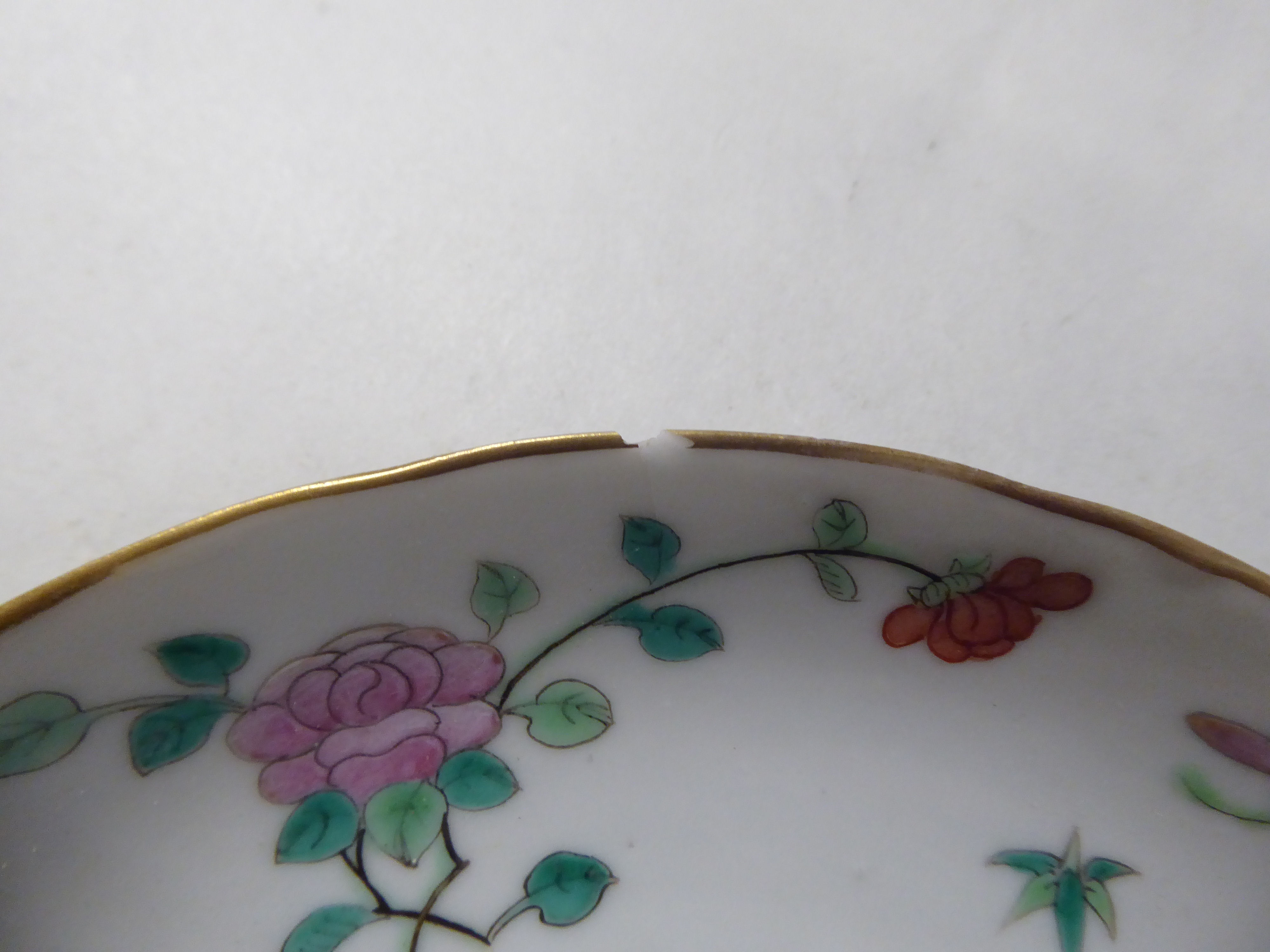 18th & 19thC Chinese porcelain collectables: to include a dish, decorated with flora and insects - Image 9 of 10