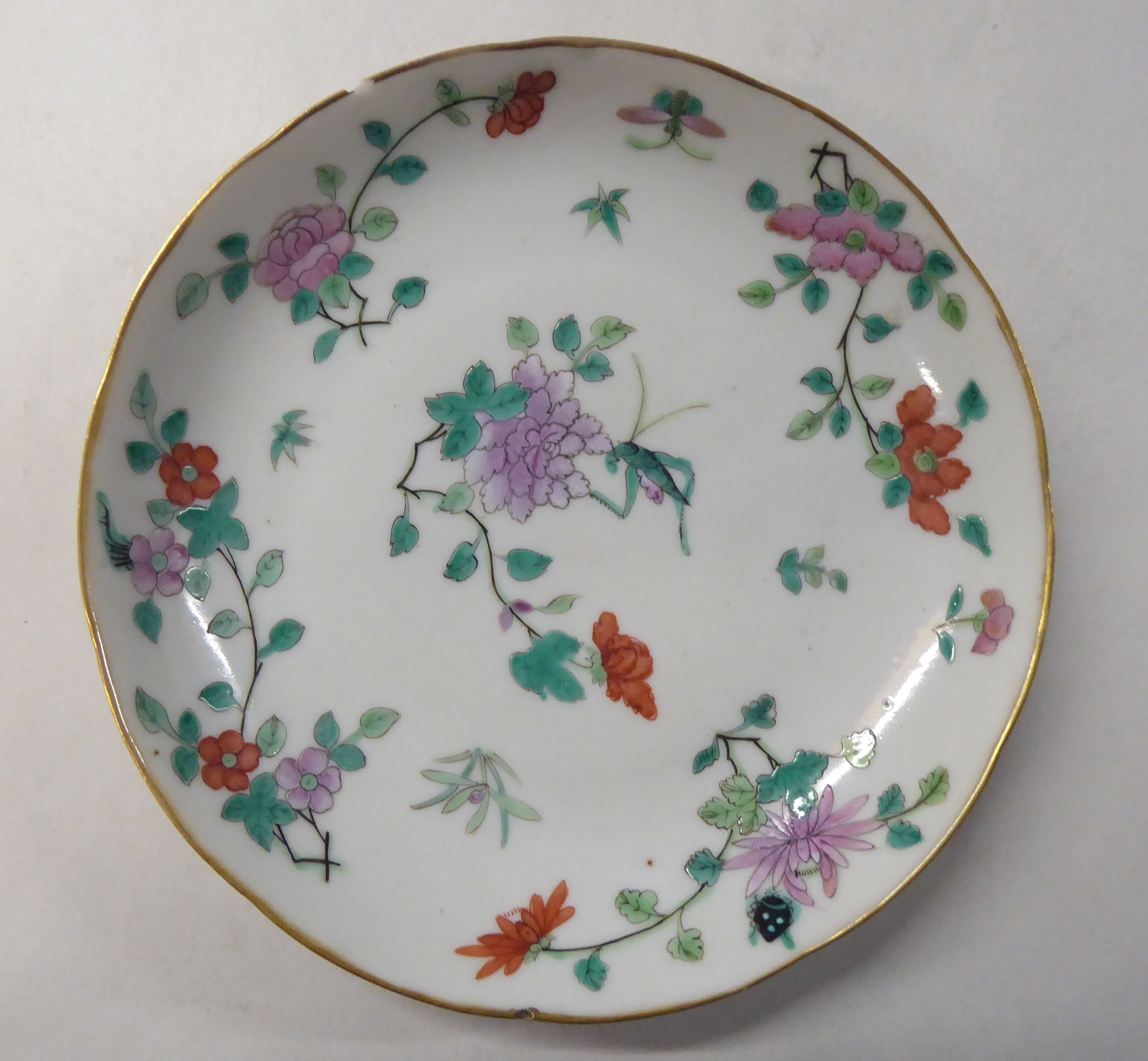 18th & 19thC Chinese porcelain collectables: to include a dish, decorated with flora and insects - Image 8 of 10