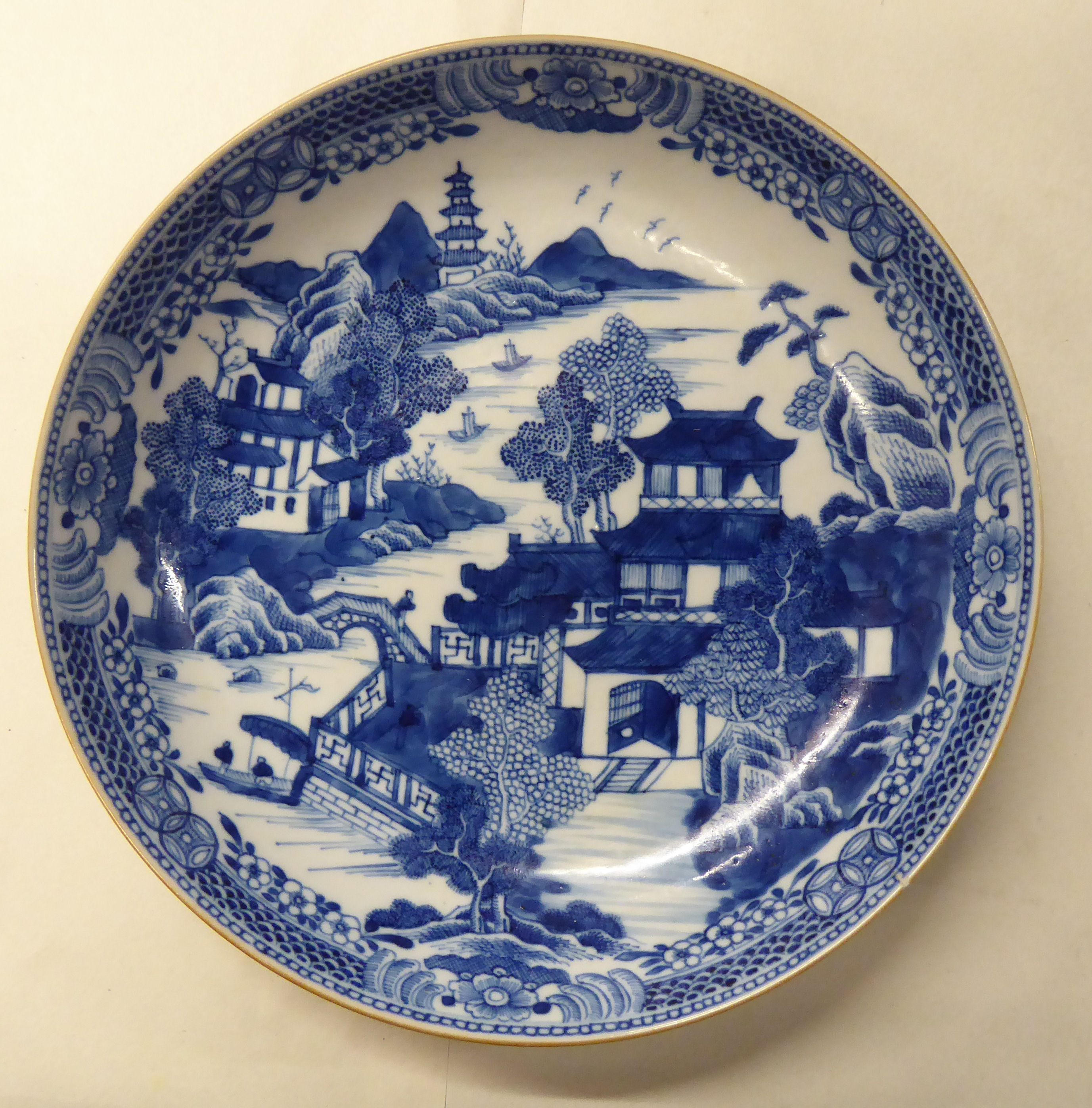 18th & 19thC Chinese porcelain collectables: to include a dish, decorated with flora and insects - Image 6 of 10