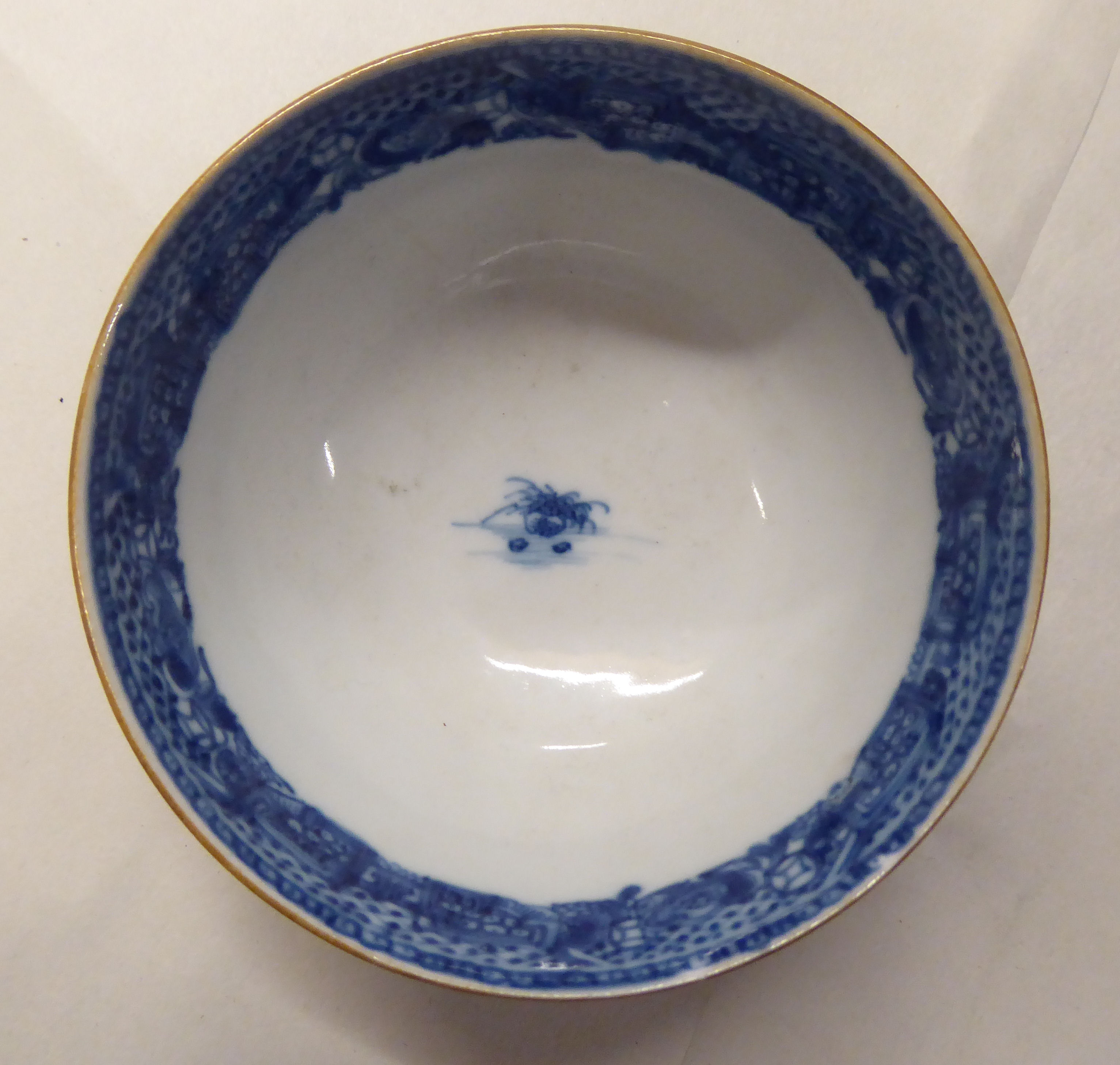 18th & 19thC Chinese porcelain collectables: to include a dish, decorated with flora and insects - Image 4 of 10