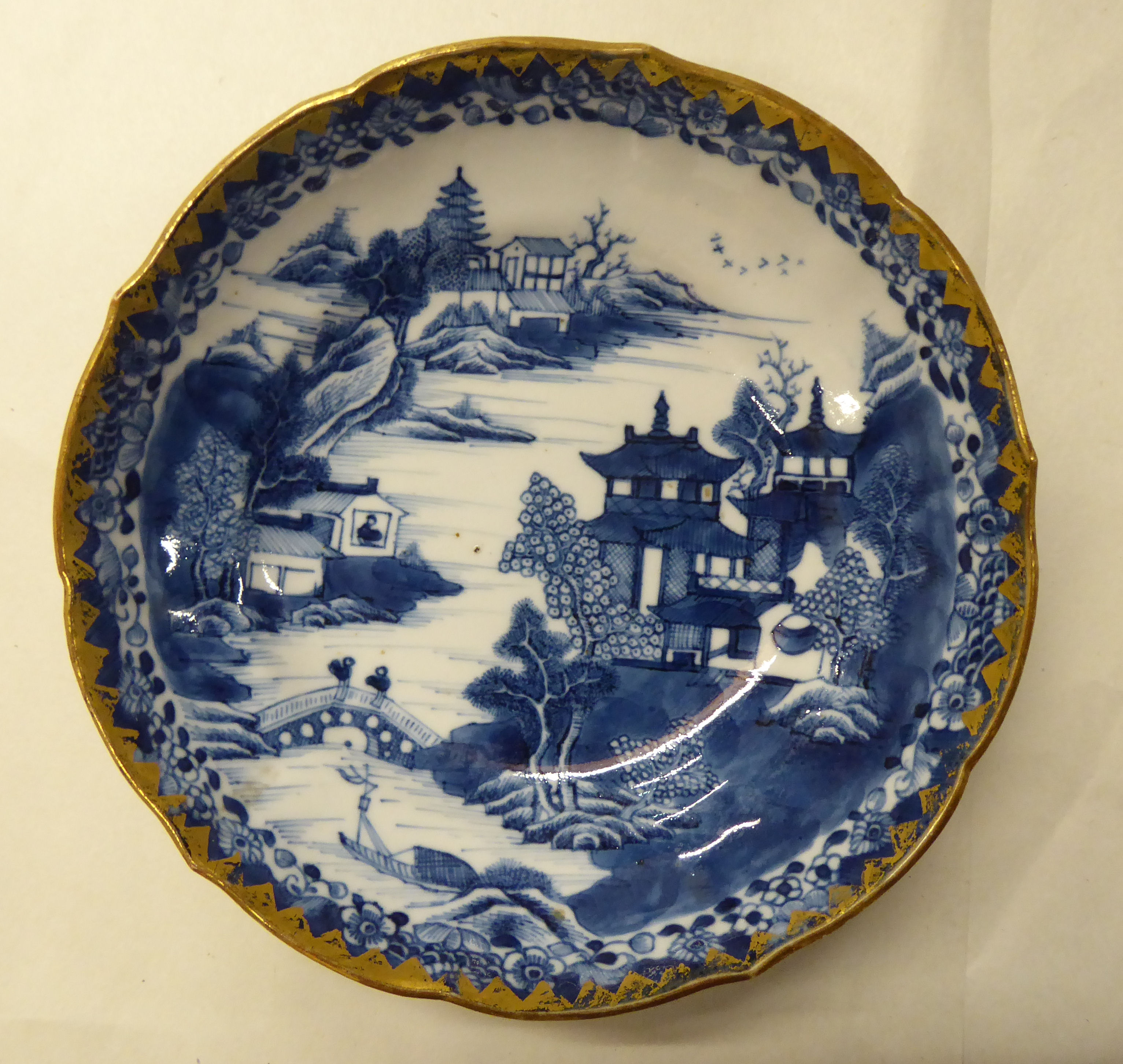 18th & 19thC Chinese porcelain collectables: to include a dish, decorated with flora and insects - Image 5 of 10