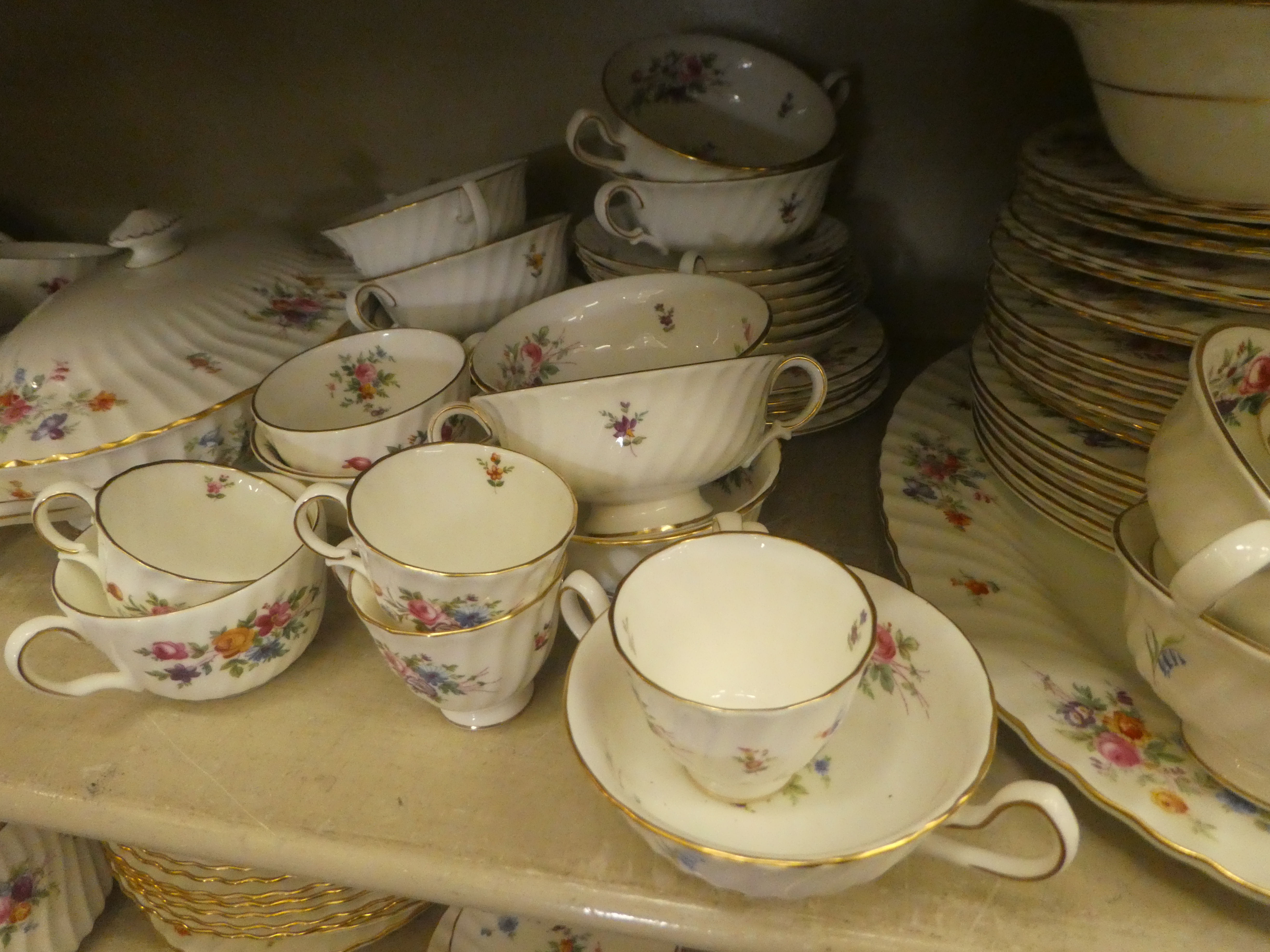 A Minton china Marlow pattern tea/dinner service - Image 4 of 9