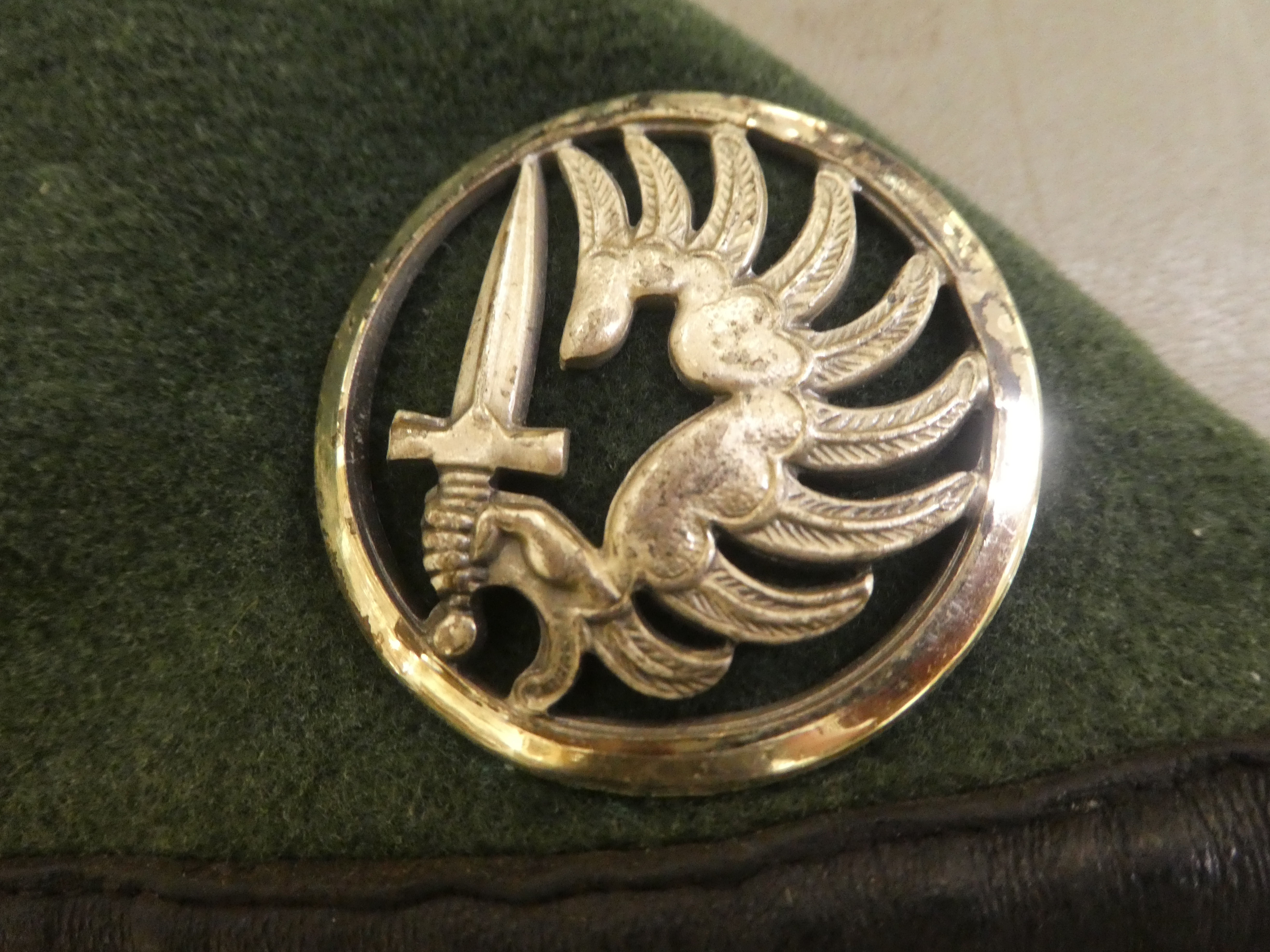 A French Foreign Legion green beret with a white metal emblem and Plein Ciel label (Please Note: - Image 3 of 4