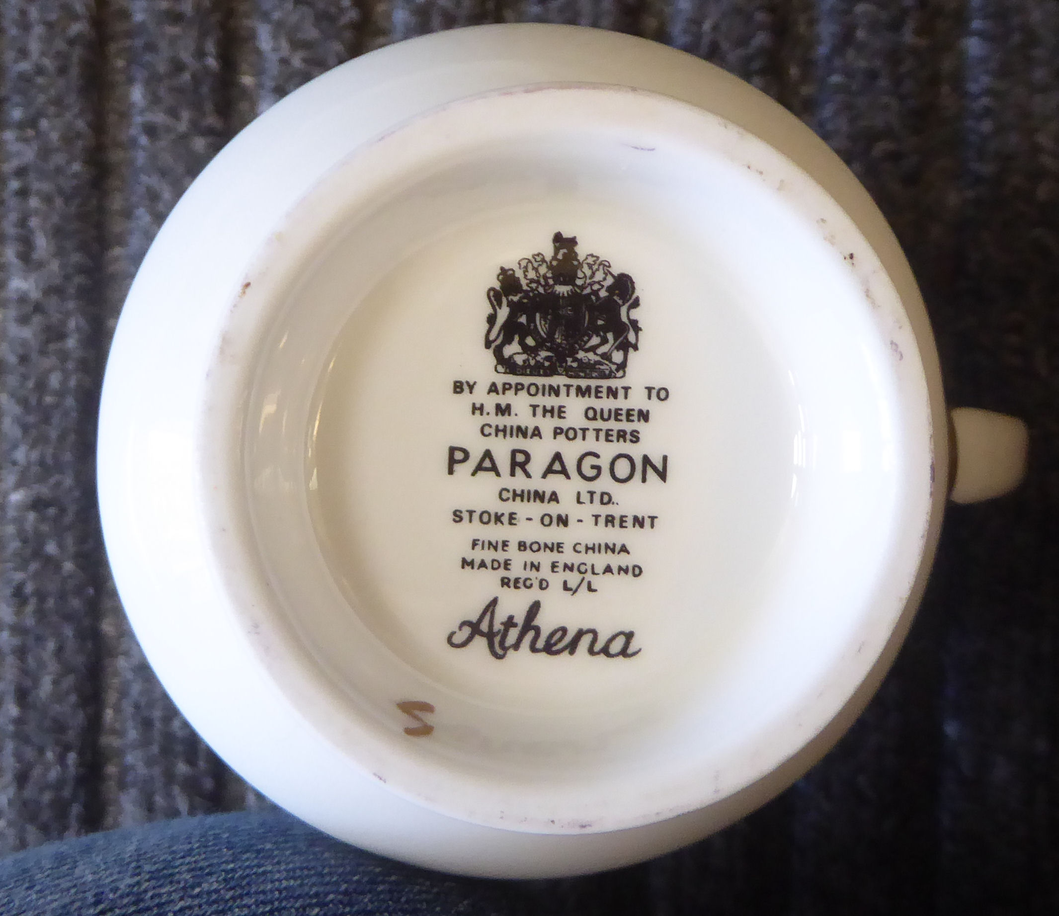 Paragon bone china Athena pattern teaware - Image 3 of 3