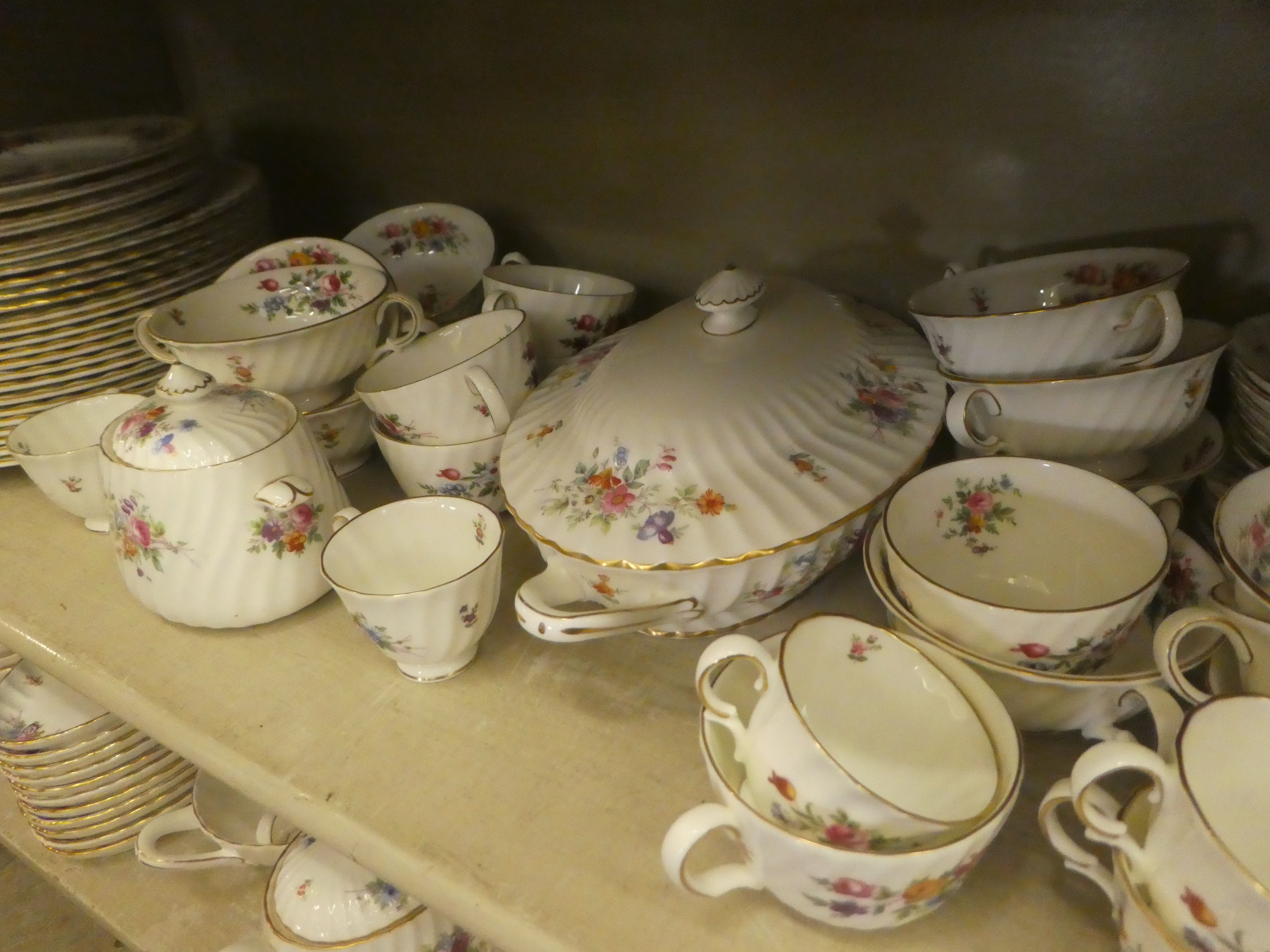 A Minton china Marlow pattern tea/dinner service - Image 3 of 9