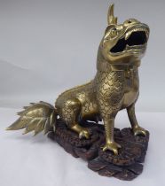 A late 19th/early 20thC Chinese cast bronze censer, fashioned as a seated lion-dog with a hinged