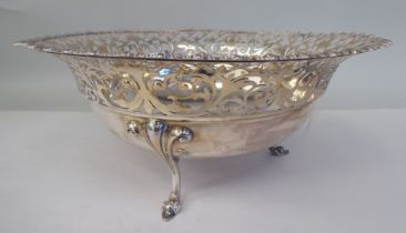 An Edwardian silver basket dish, the shallow bowl with flared and decoratively pierced sides,