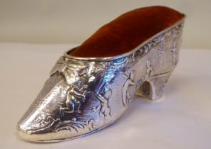 A Dutch silver shoe design pin cushion