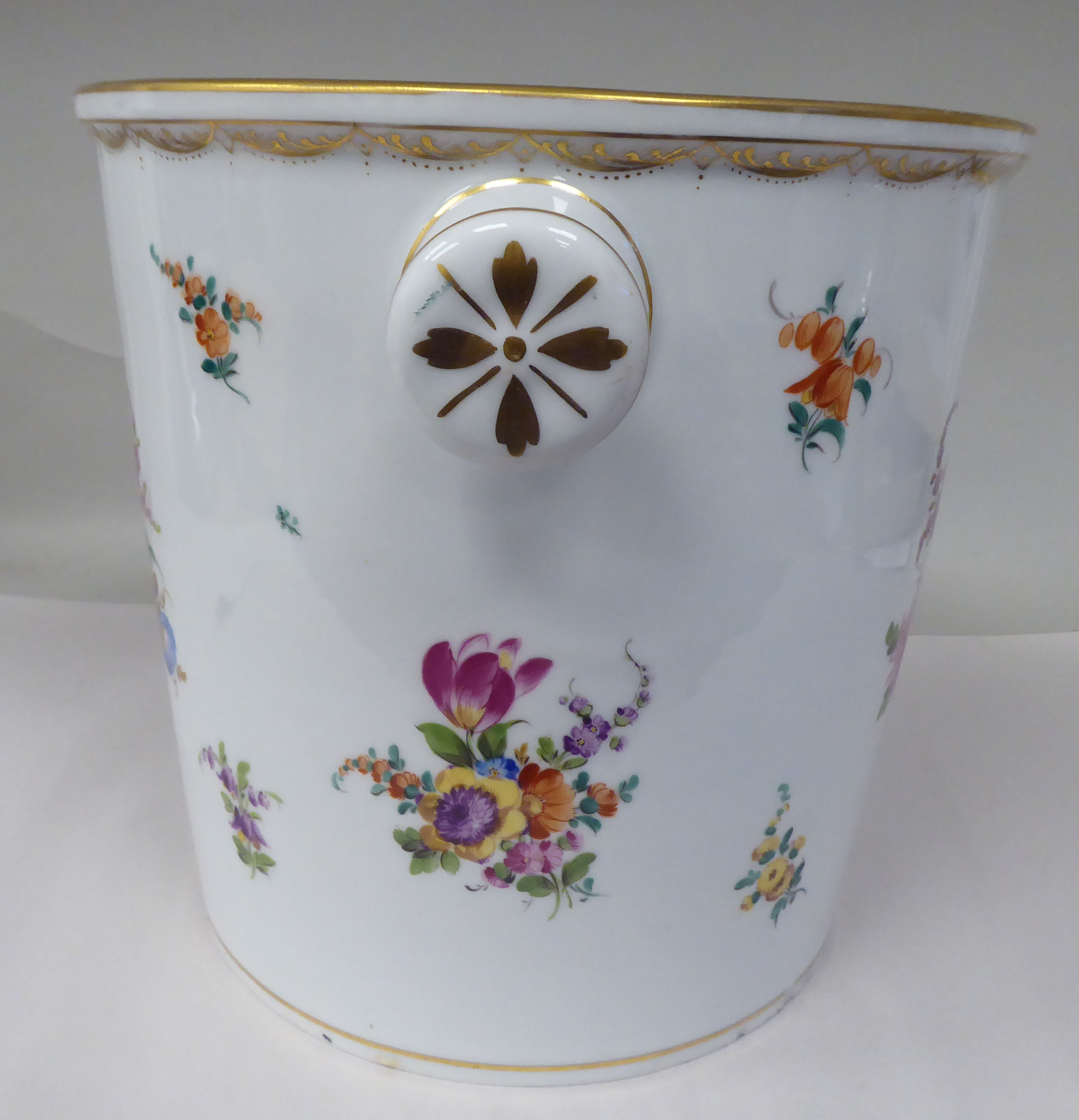 A 19thC porcelain pail with opposing knob handles, decorated with mixed floral sprigs and gilding - Image 2 of 6