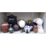 A mixed lot: to include a 20thC cloisonné vase  6"h; and an ostrich egg, on stand  9"h overall