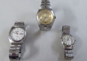 Three Seiko stainless steel cased and strapped wristwatches