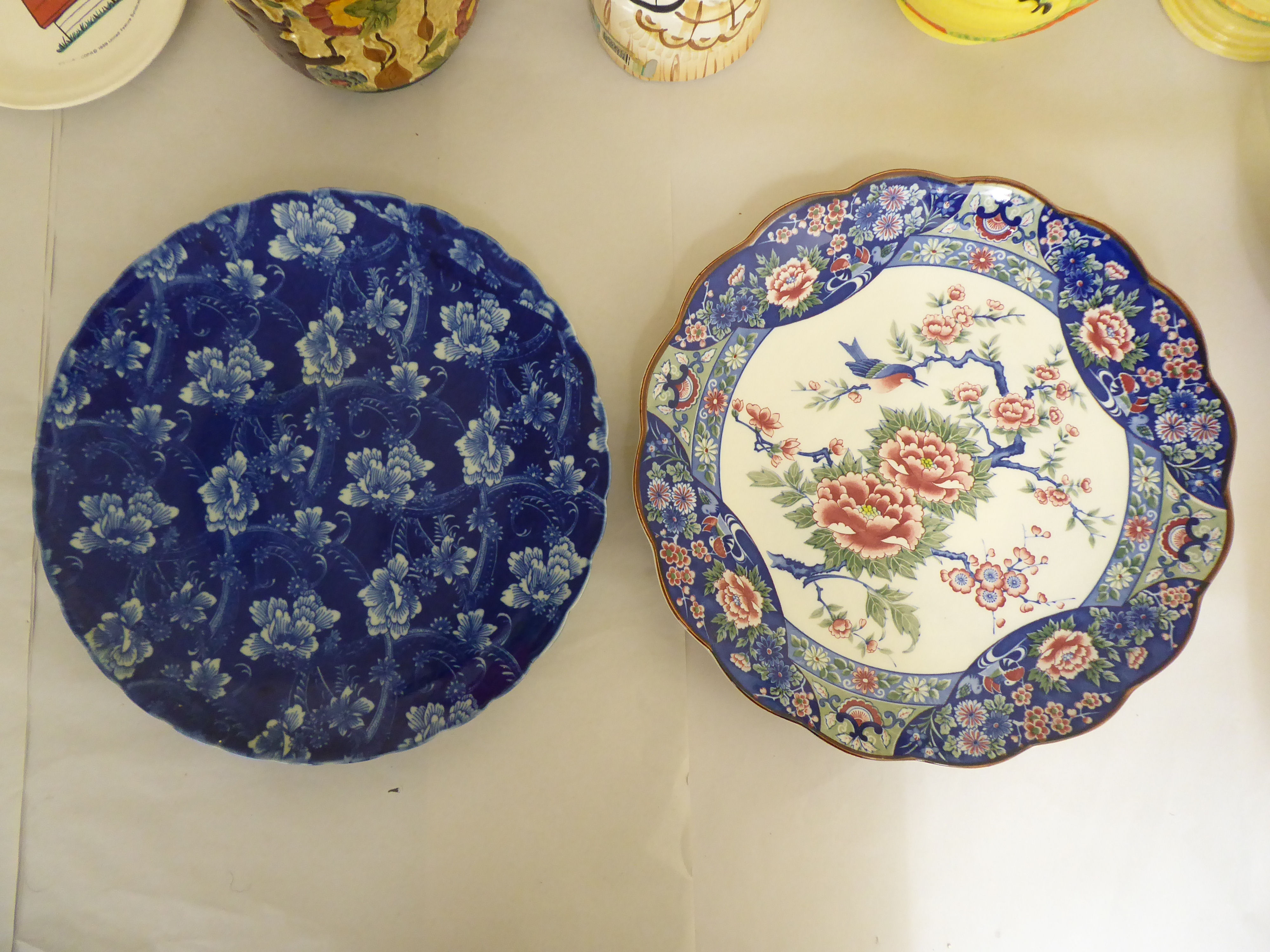 Decorative ceramics: to include an Aynsley china washbowl and jug from the Three Anniversary - Image 8 of 9