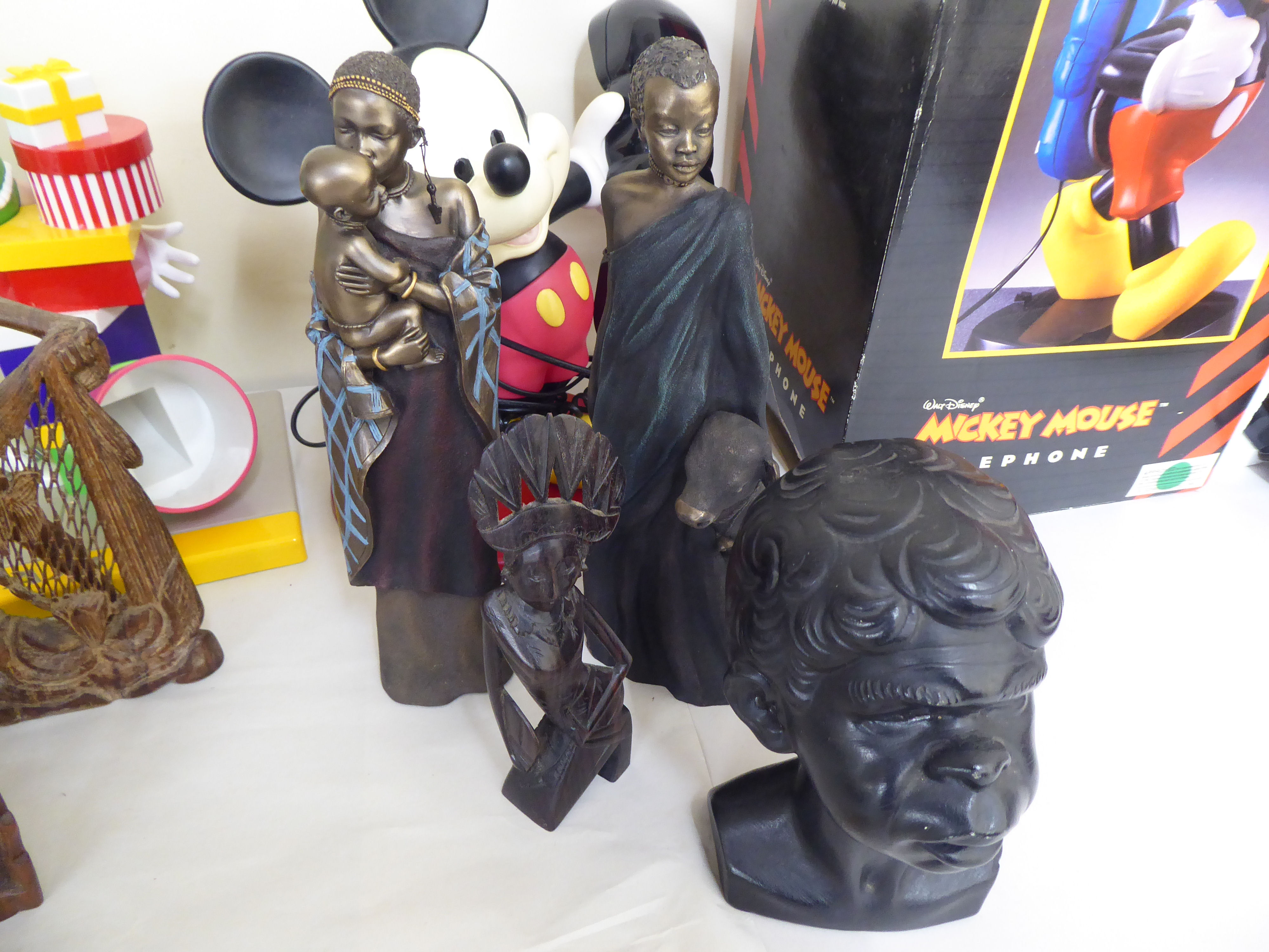 Novelty items and giftware: to include a Mickey Mouse themed telephone  boxed - Image 8 of 14