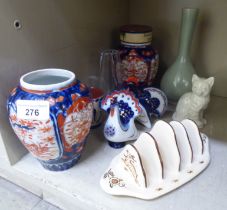 Decorative ceramics and glassware: to include a pair of 20thC Chinese, Imari porcelain, baluster