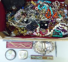 Costume jewellery: to include necklaces and bracelets