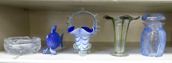 Decorative glassware: to include a (probably) Murano model fish  4"h