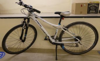 A ladies teak Neko 24 gear mountain bike with 27"dia wheels