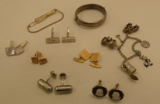Silver and yellow meal collectables: to include a pair of 9ct gold cufflinks